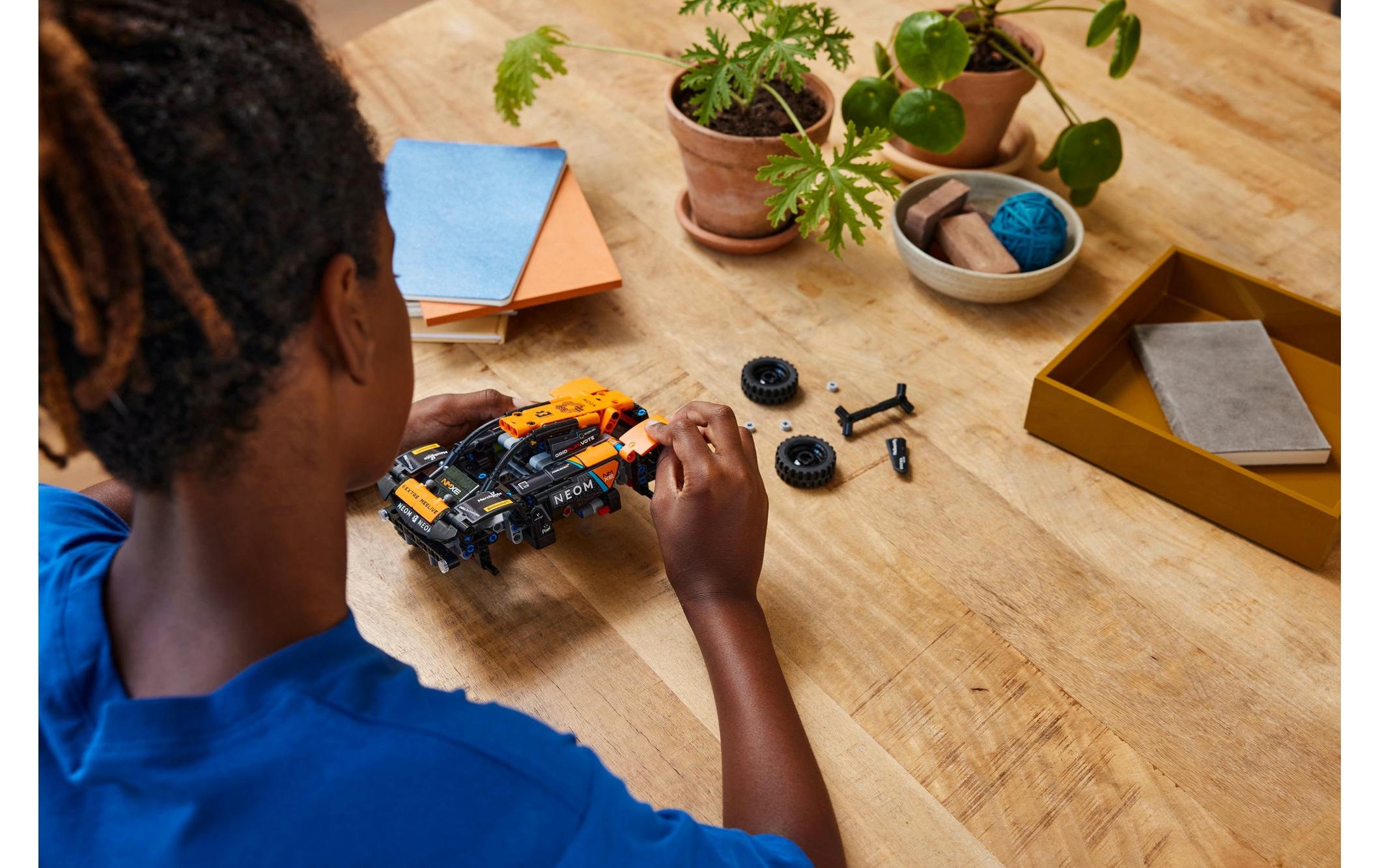 LEGO® Spielbausteine »NEOM McLaren Extreme E Race Car 42166«