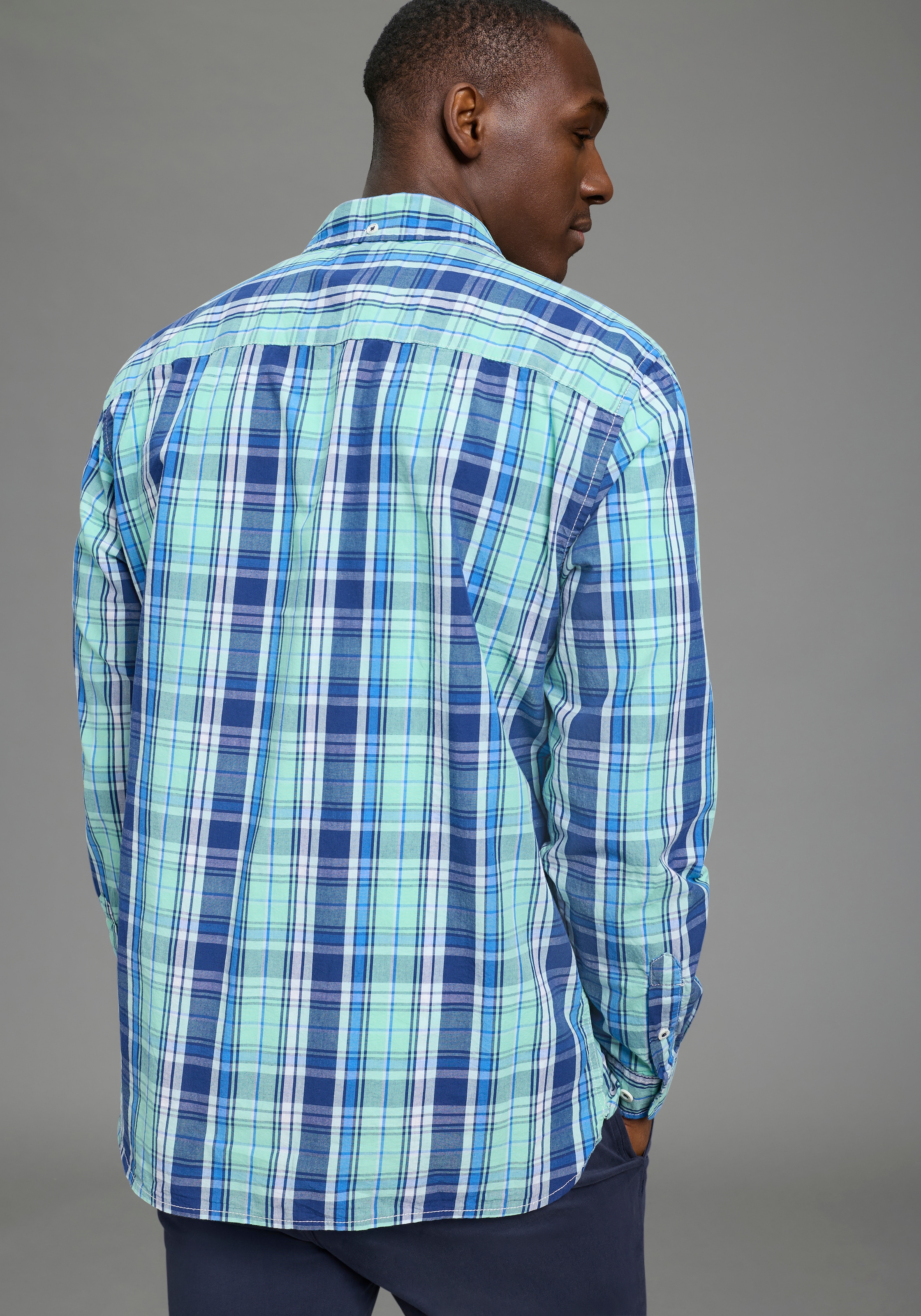 DELMAO Chemise à carreaux Langarm mit Ärmelschlitz, aus Baumwolle, taillierte Passform