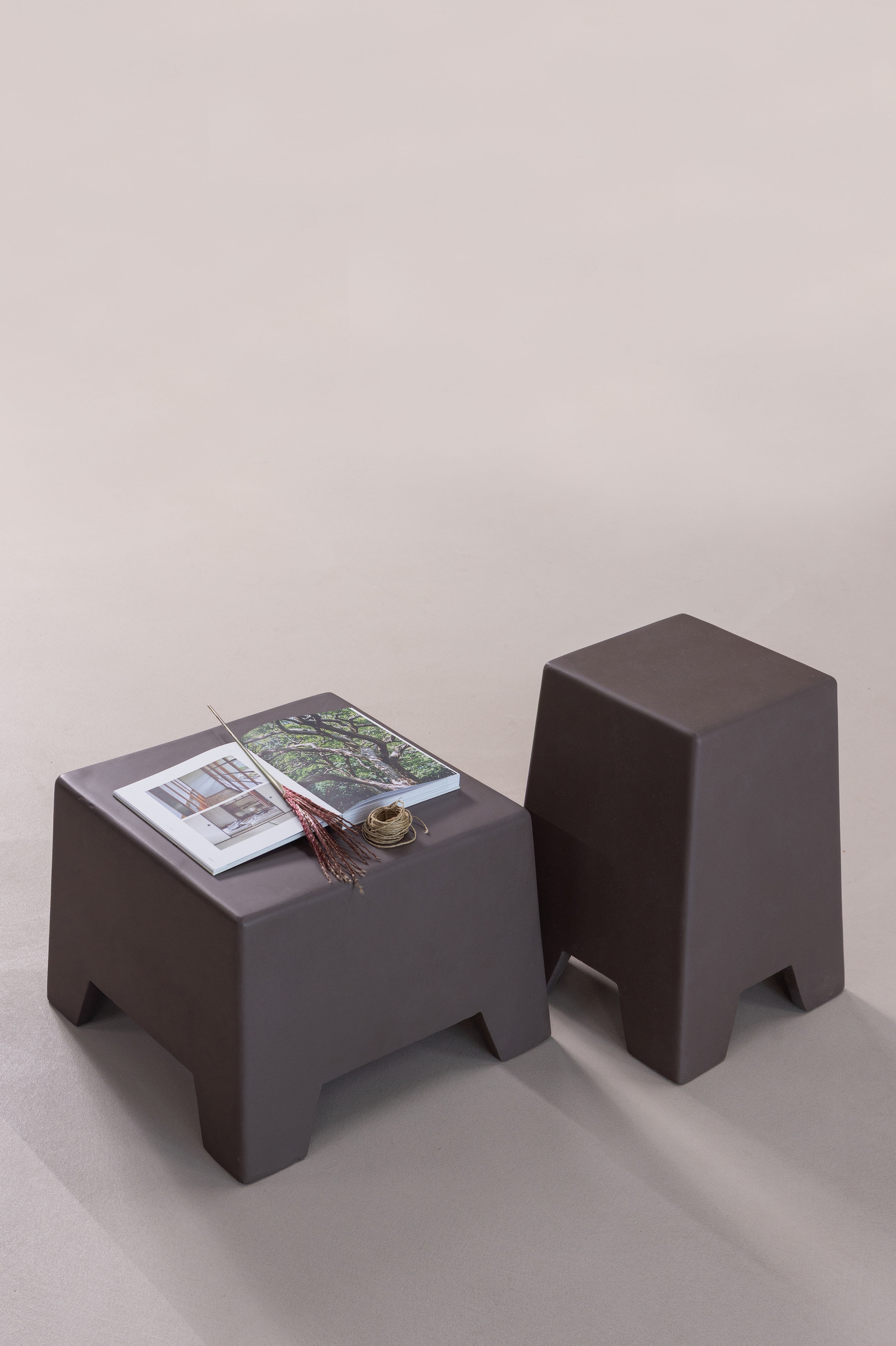 Image of WOOOD Beistelltisch "Zina aus Fiberclay mit kompakter Form B 36 x T 36 x H 51 cm" Glasfaser-Ton-Verbund mit Betonoptik, vormontiert geliefert