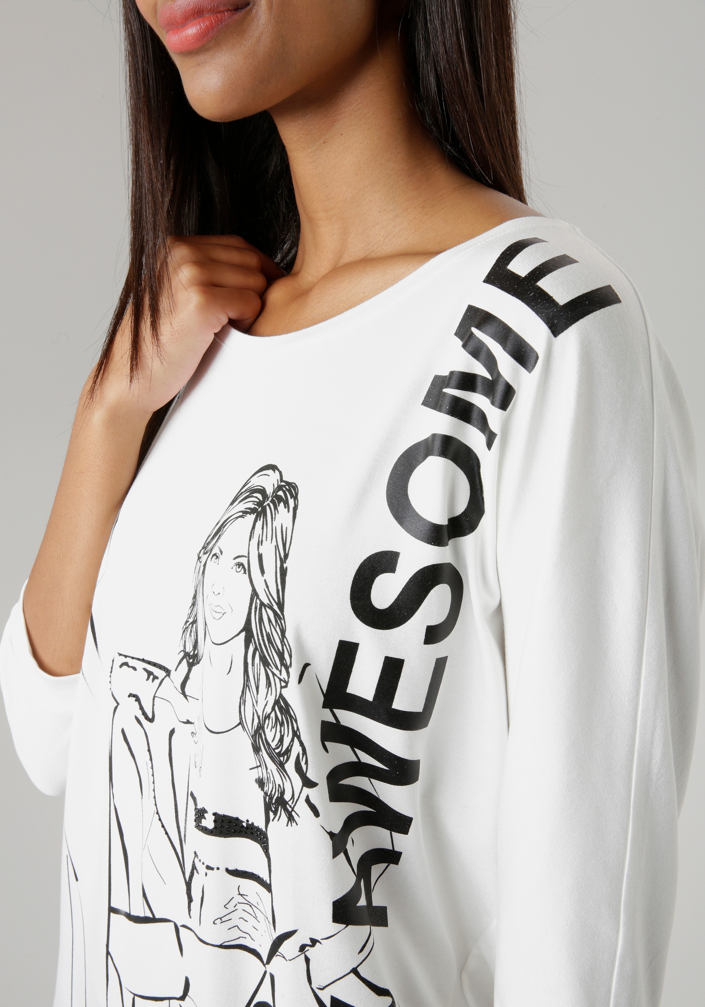 Aniston SELECTED Fledermausshirt, mit Glitzersteinen verzierter Mädchenprint
