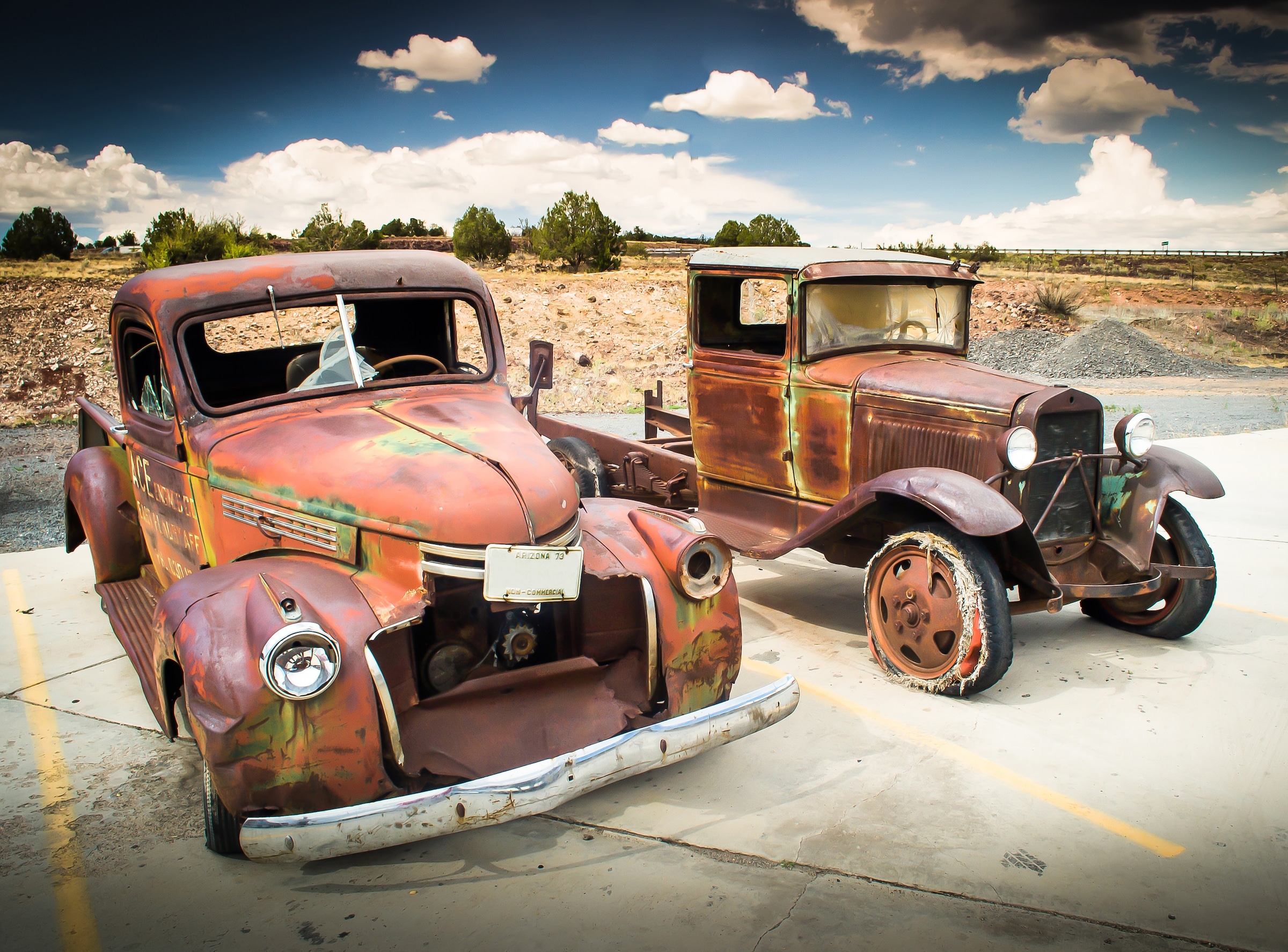 Image of Papermoon Fototapete "Abandoned Old Cars" glatt