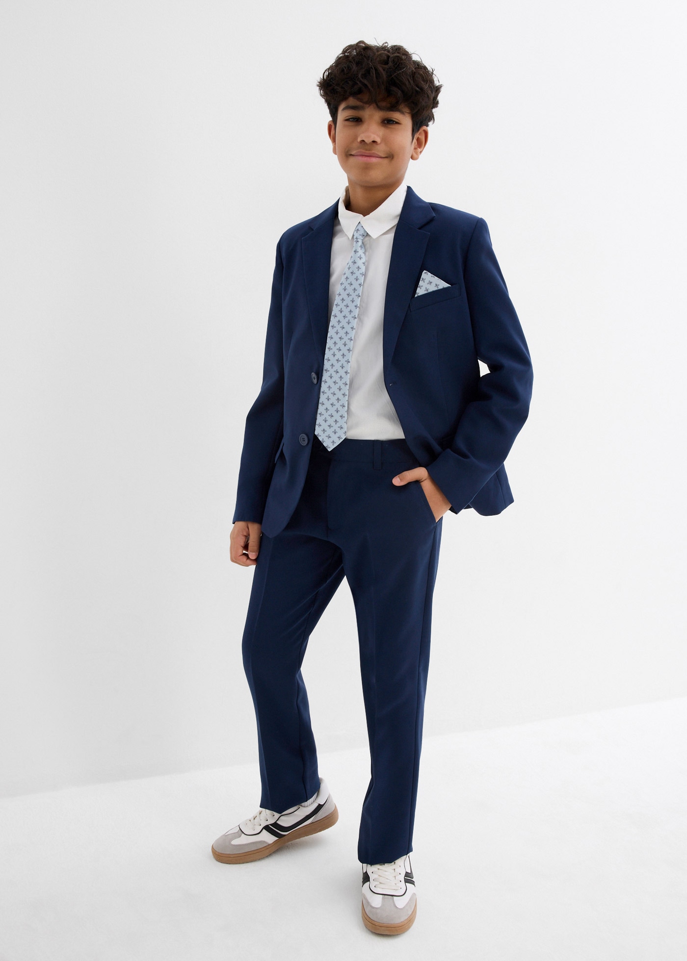 bonprix Costume Set, 4 tlg. normale bestehend aus Hose mit verstellbarem Bund, Hemd, Sakko und Krawatte
