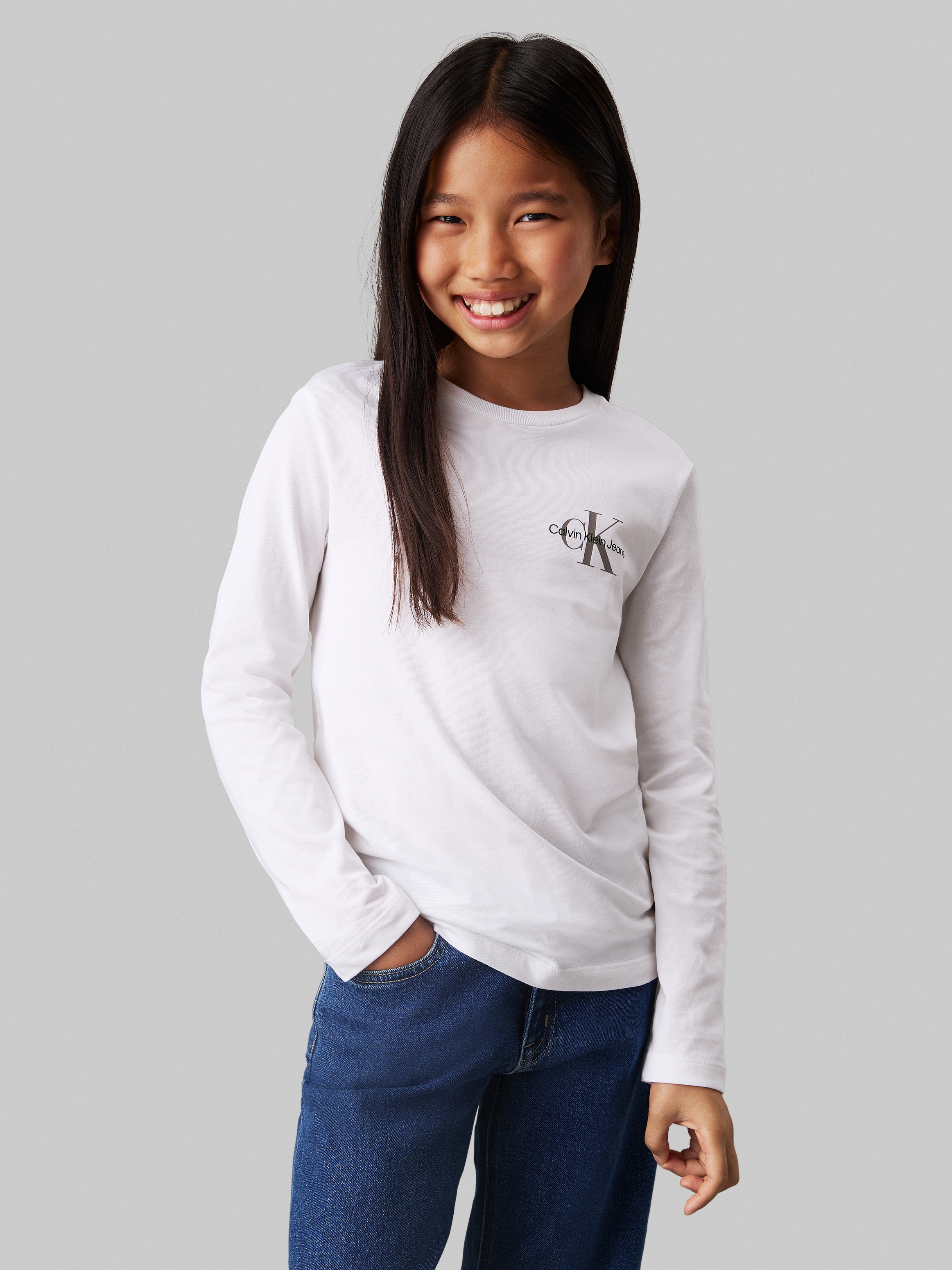 Image of Calvin Klein Jeans Langarmshirt "Chest Monologo Ls T-Shirt" für Kinder bis 16 Jahre und mit Logoschriftzug