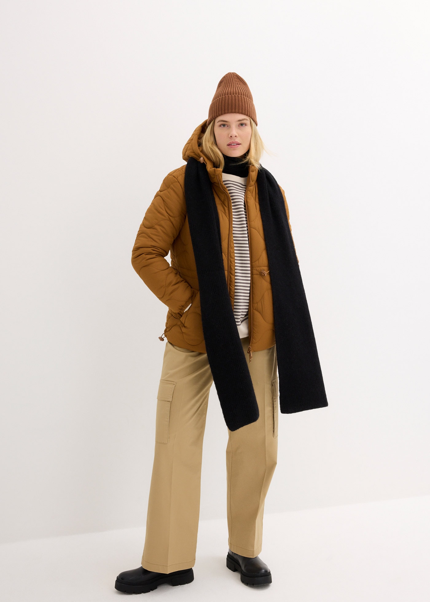 bonprix Steppjacke »Steppjacke« Casual Stil, leichtes Material aus Polyester, elastische Einsätze