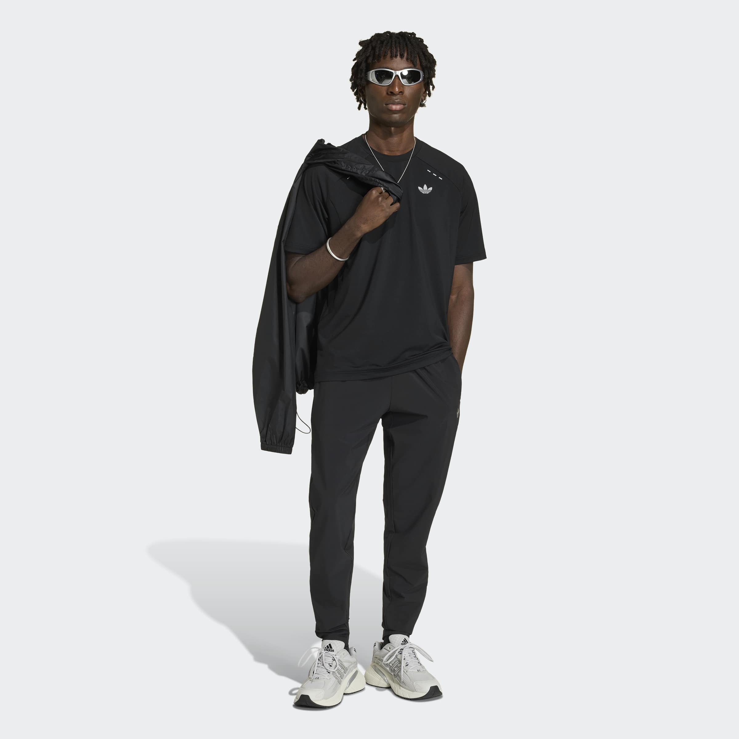 adidas Originals T-shirt »TECH ESS POLY T« style sportif, sans fermeture, en polyester