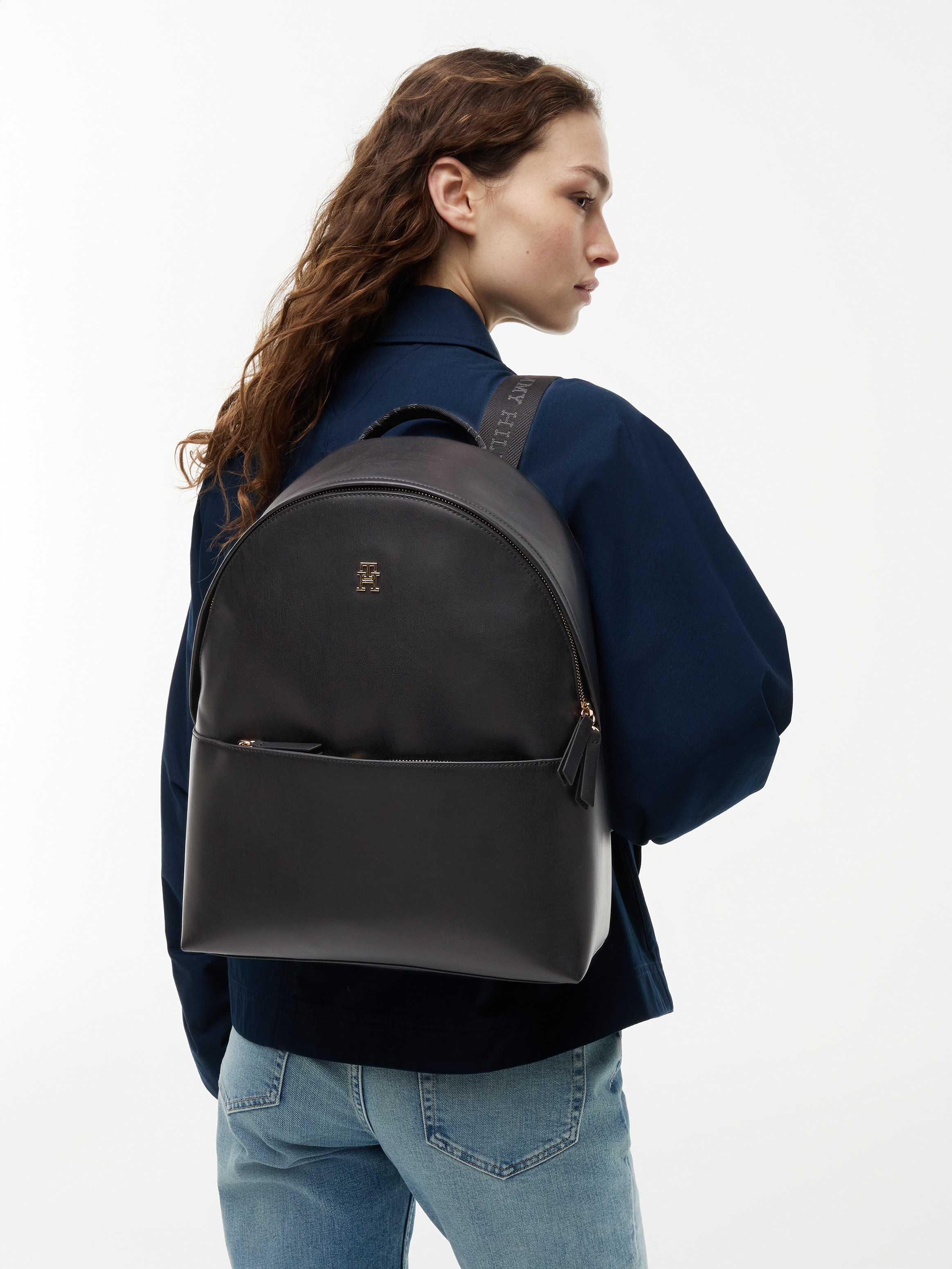 Tommy Hilfiger Sac à dos de ville »IM LATAM LOGO BACKPACK« Sac à dos de loisirs pour femme avec poche frontale supplémentaire