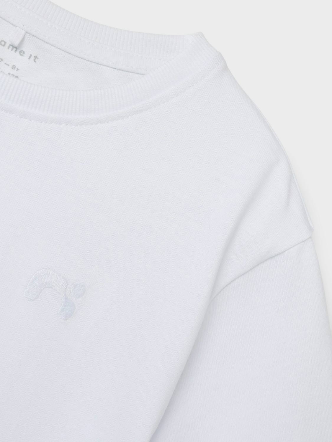 Name It T-Shirt »NKMGREG SS NREG TOP NOOS«, in Basic-Form mit kleinem Brust-Logo