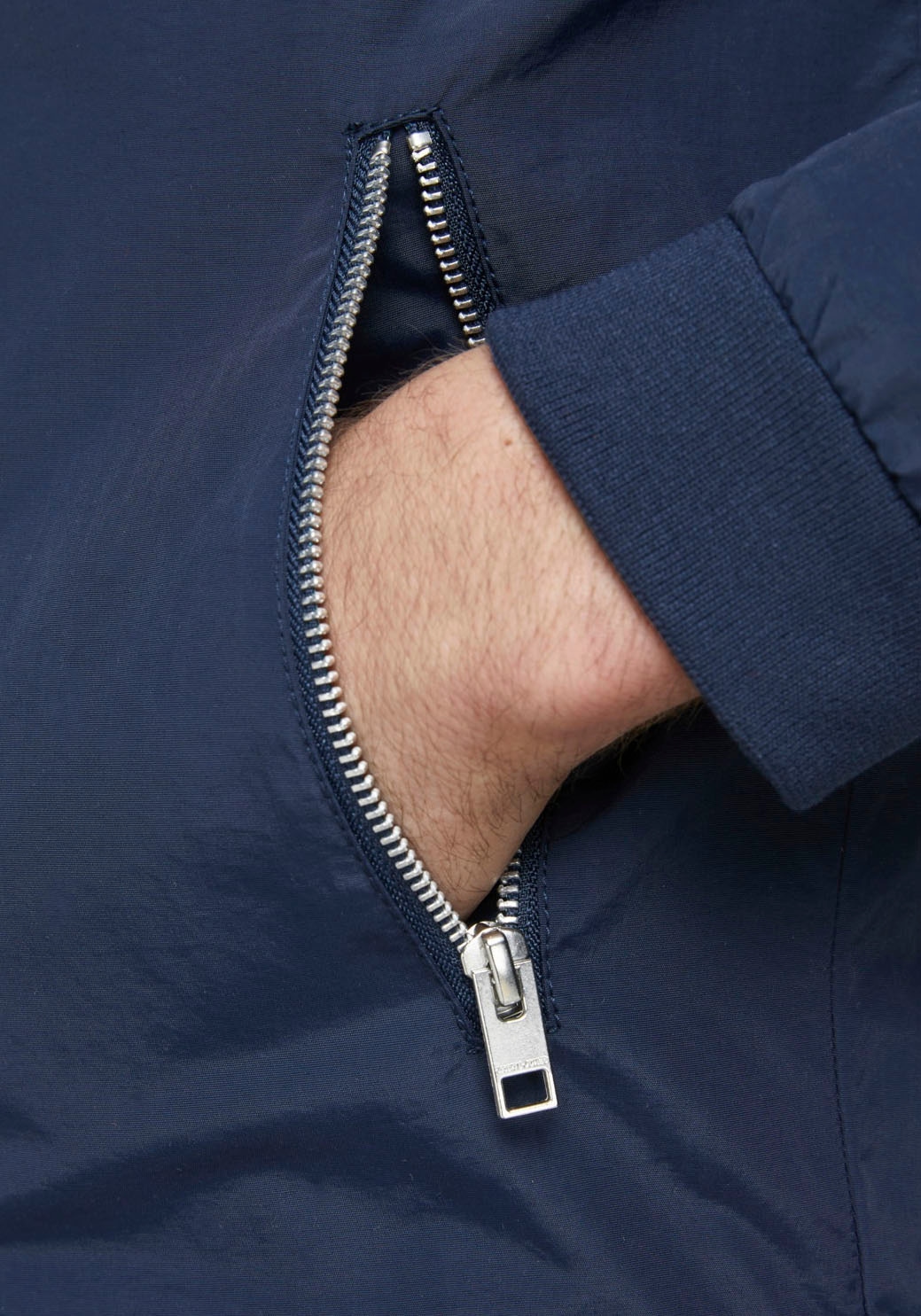 Jack & Jones Bomberjacke »JJERUSH mit geripptem Kragen und Taschen«, unifarben, modisch, regular fit, Polyester, Rundhals