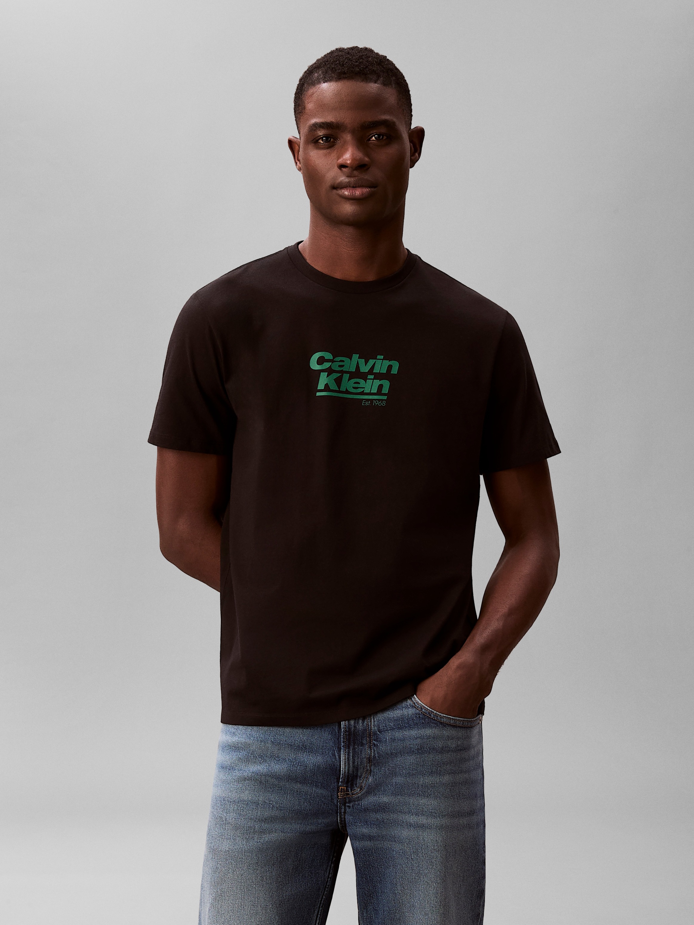 Calvin Klein Jeans T-Shirt Rundhalsausschnitt, Regular Fit, Logoschriftzug