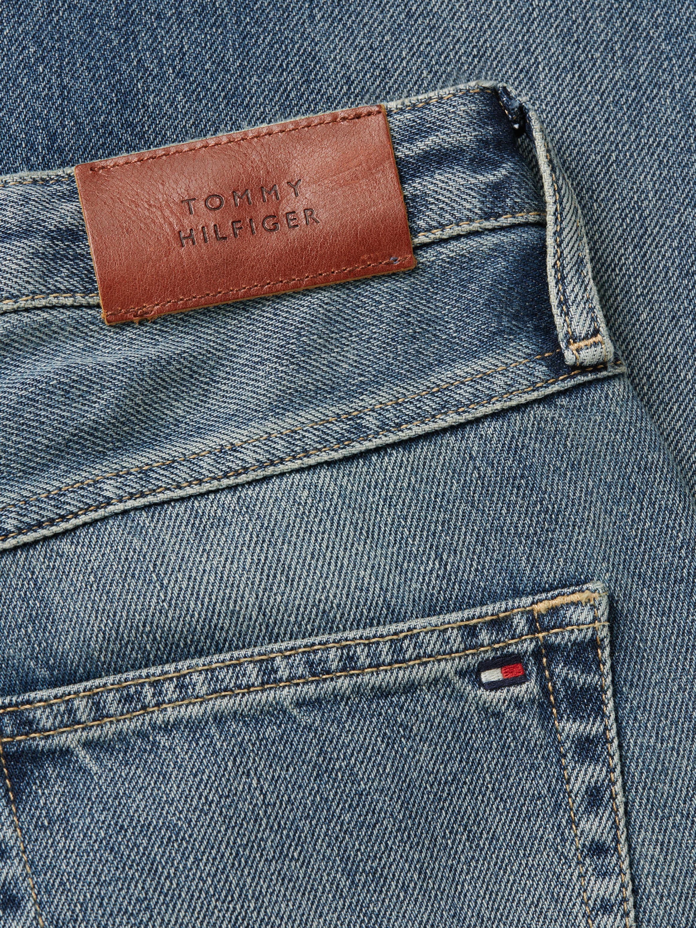 Tommy Hilfiger Straight-Jeans »CLASSIC STRAIGHT HW A TWIST BETH«, mit Tommy Hilfiger Logo-Badge