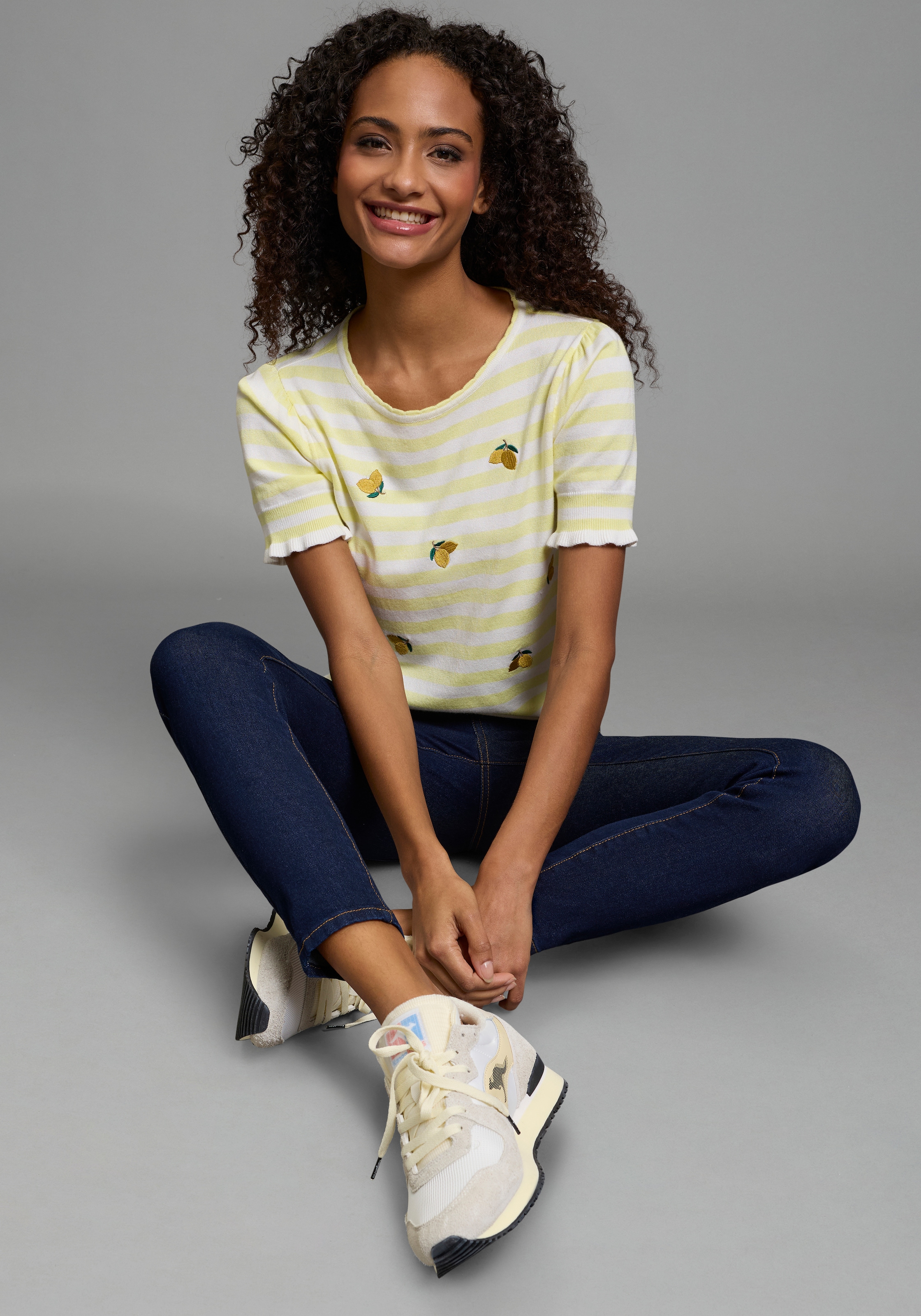 KangaROOS Pull à manches courtes Mit Rundhalsausschnitt, Kurzarm, Zitronenstickerei