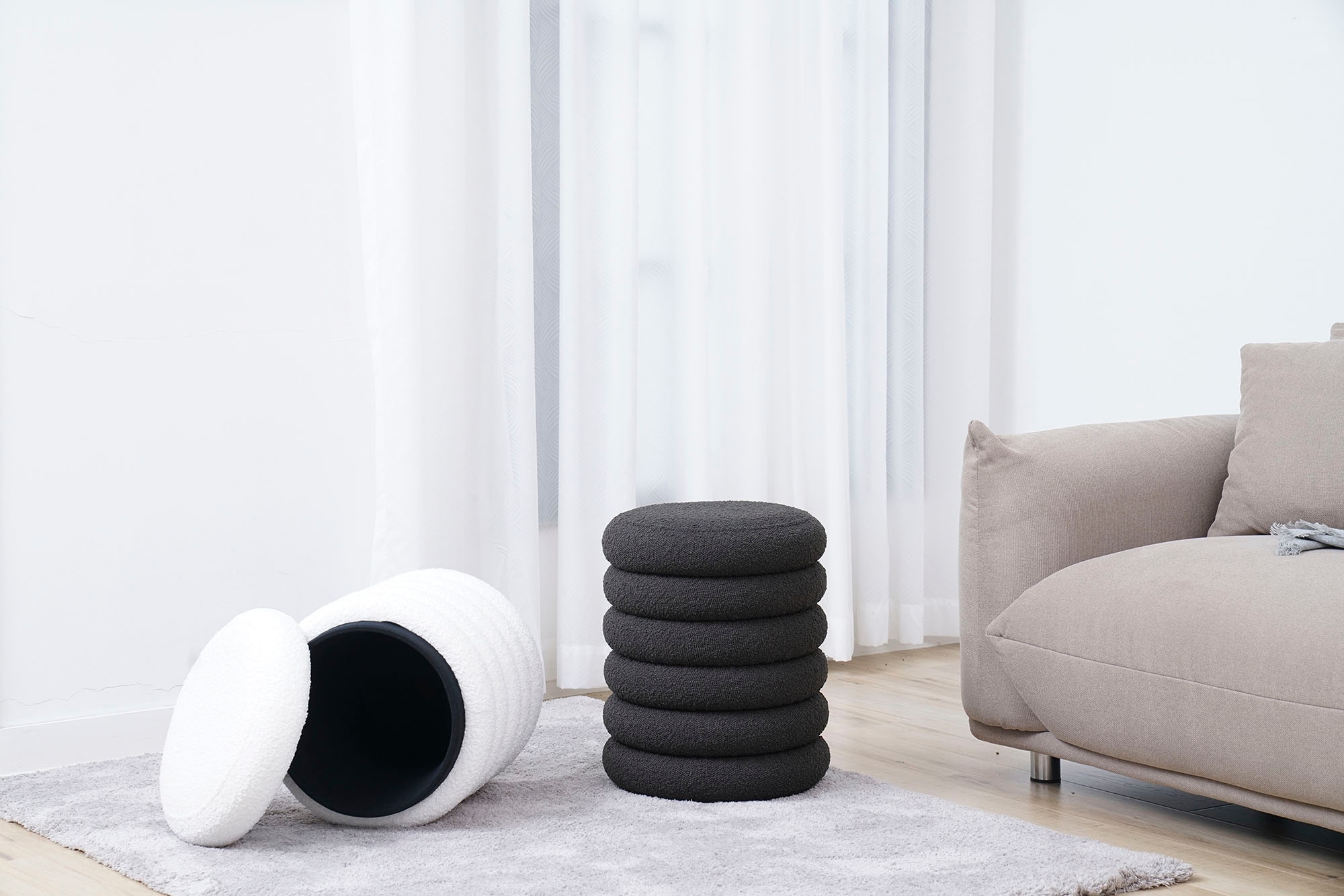 Image of SalesFever Polsterhocker "Komfortabler Hocker mit Stil" Praktischer Stauraum in elegantem Design