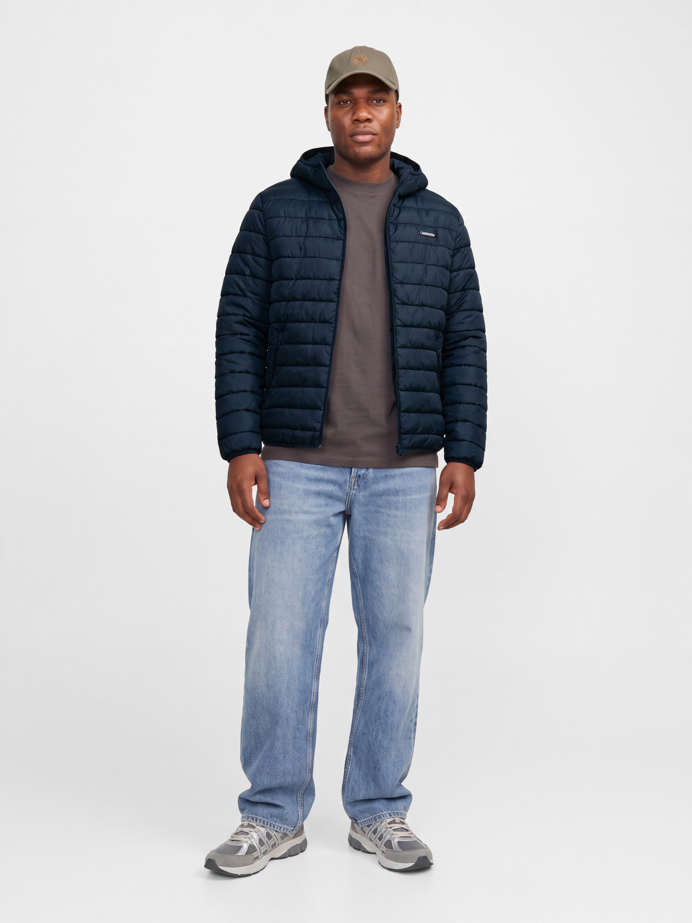 Jack & Jones PlusSize Veste matelassée »JJELVIS LIGHT PUFFER HOOD PLS« avec capuche fibre synthétique, coupe régulière