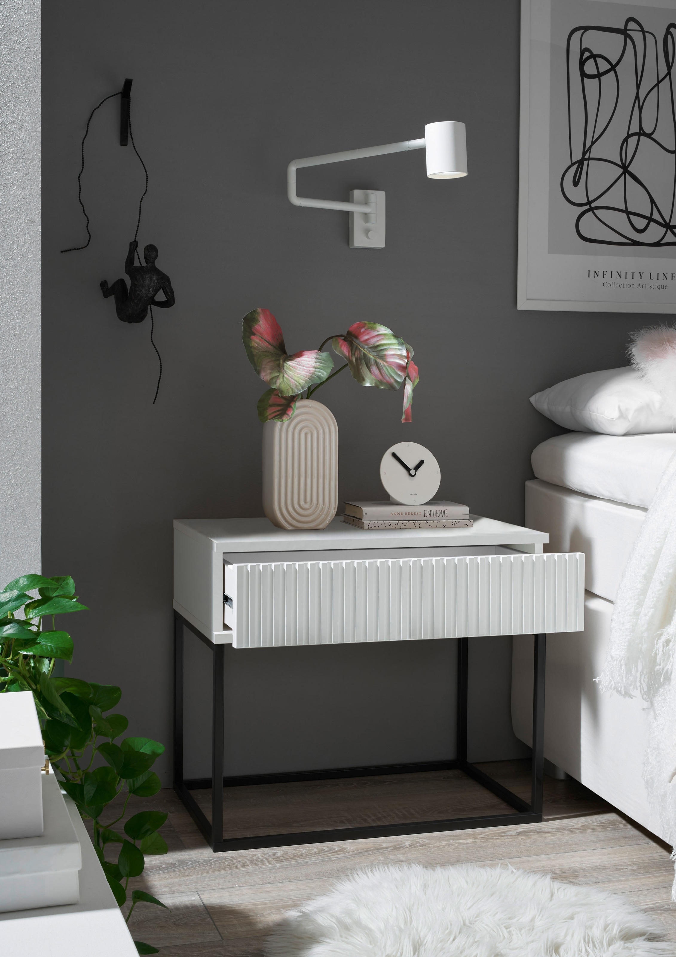 Schlafkontor Nachtkommode »Marle Nachtkonsole, Nachtkästchen auf Metall-Fussgestell« Schubkasten in Rillenoptik auf schwarzem Metallgestell