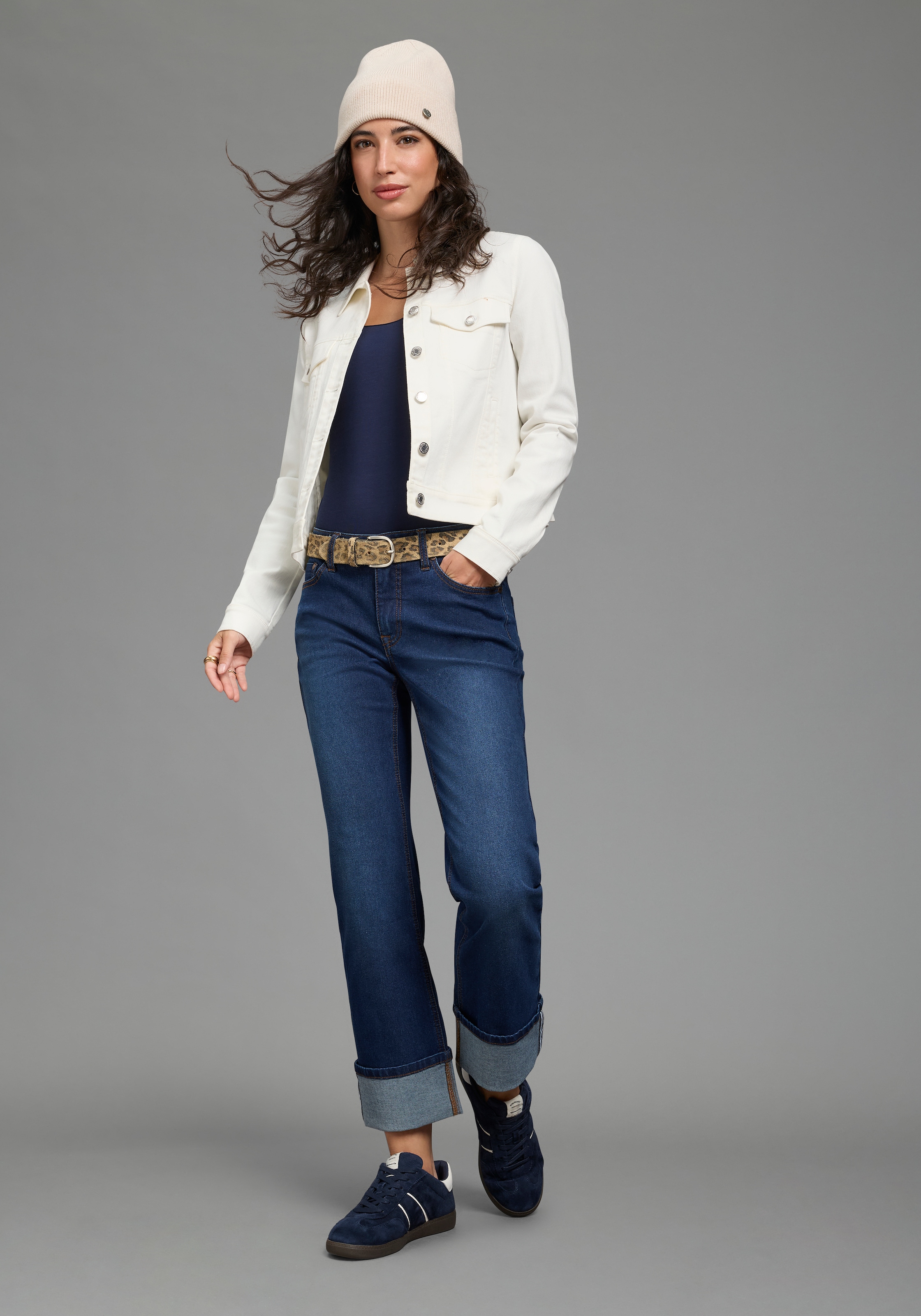 Arizona Straight-Jeans »mit Turn-Up« gerader Straight-Fit, langer Schnitt, mit Knopf- und Reissverschluss