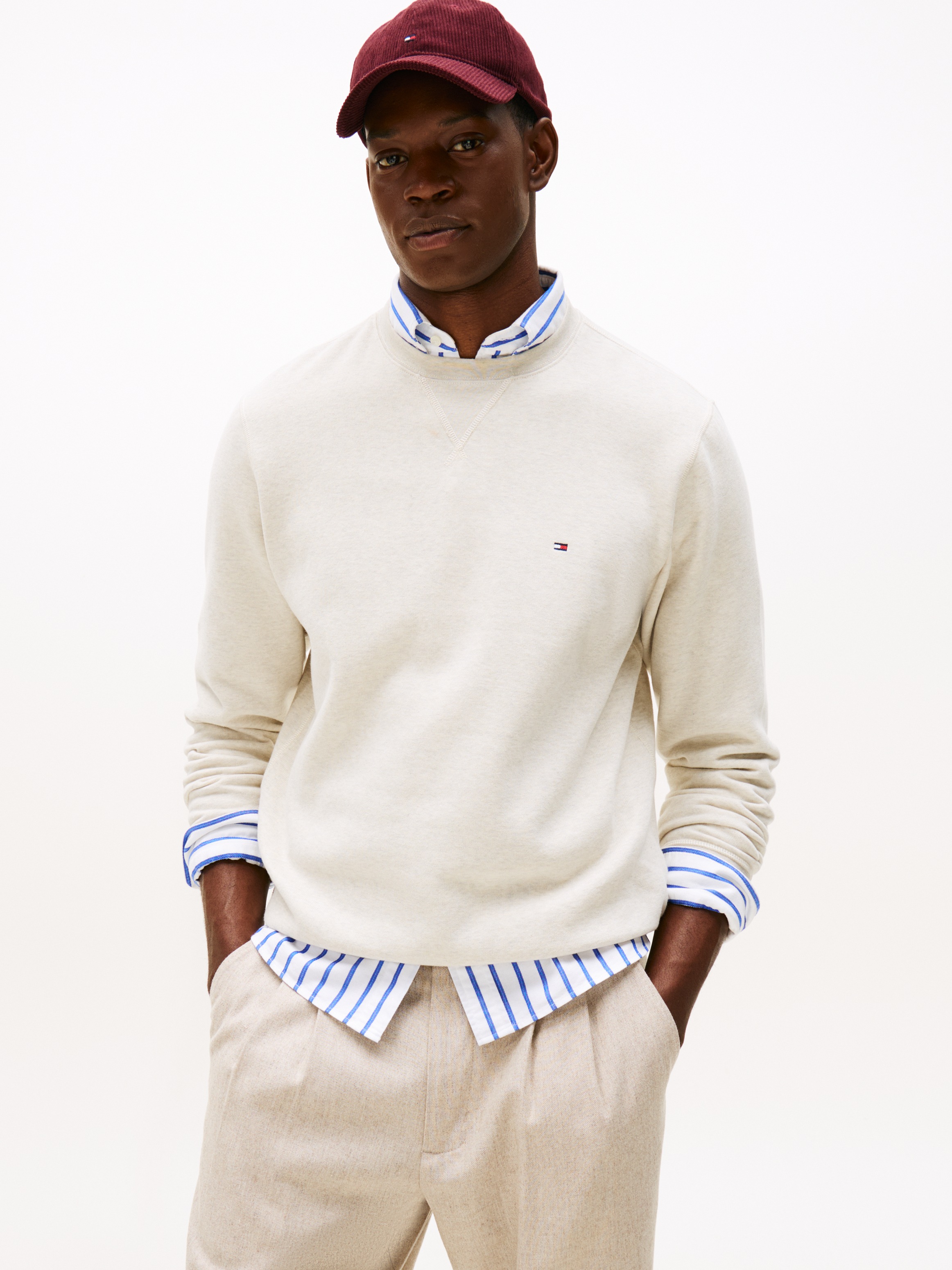 Tommy Hilfiger Sweatshirt »ESS SEASONAL FLEECE CREWNECK«, mit Logostickerei