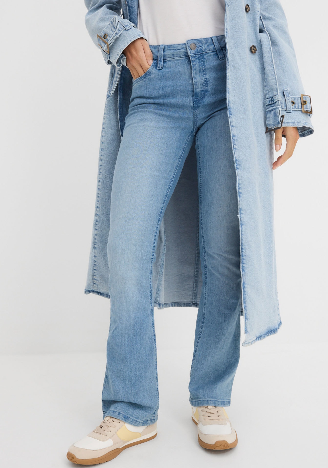 Image of bonprix Schlagjeans "Flared Jeans Mid Waist, Stretch" 5-Pocket-Style, aus Baumwolle, Polyester und Elasthan, Mid Waist