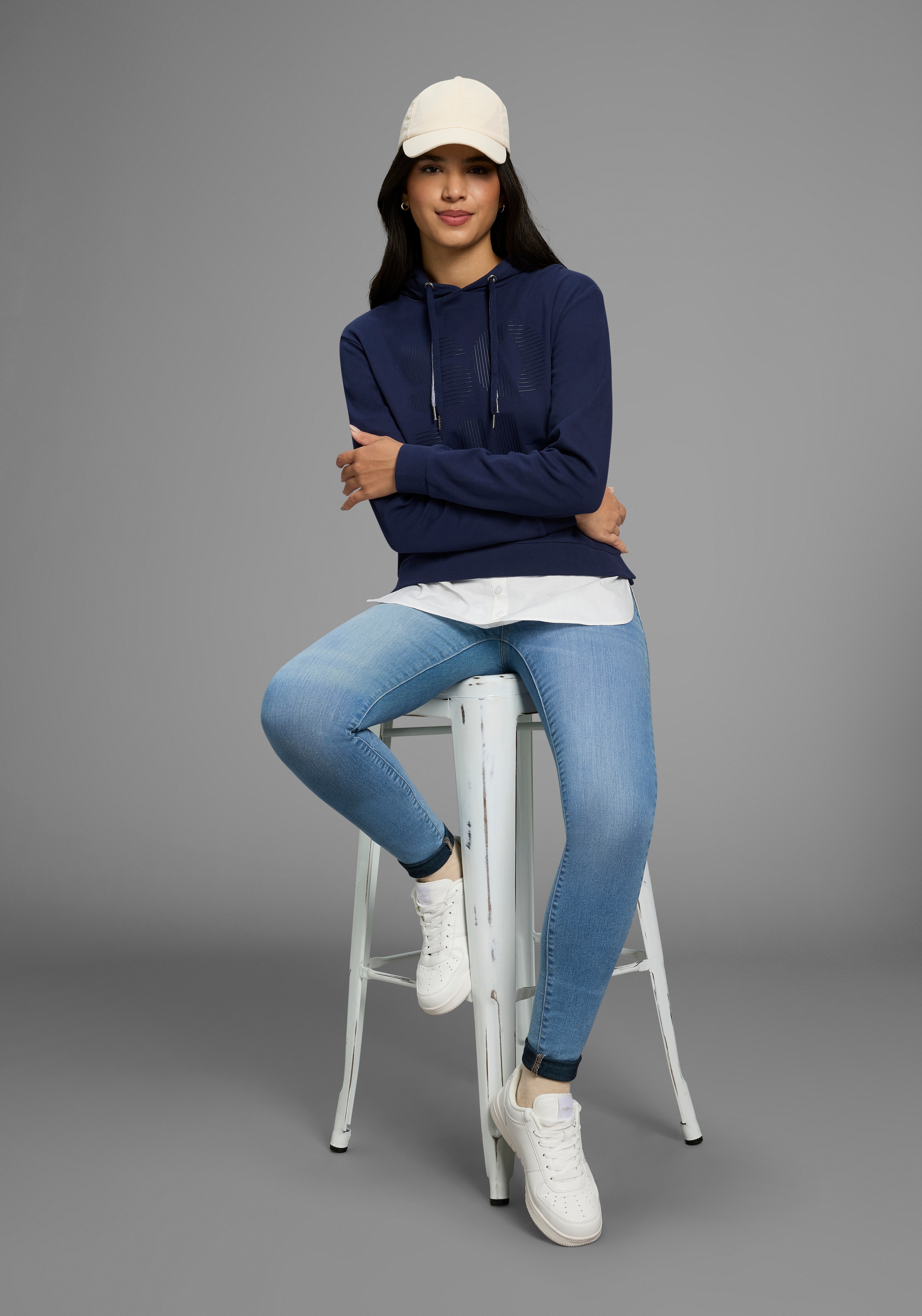 KangaROOS Kapuzensweatshirt, mit angenähtem Blusensaum