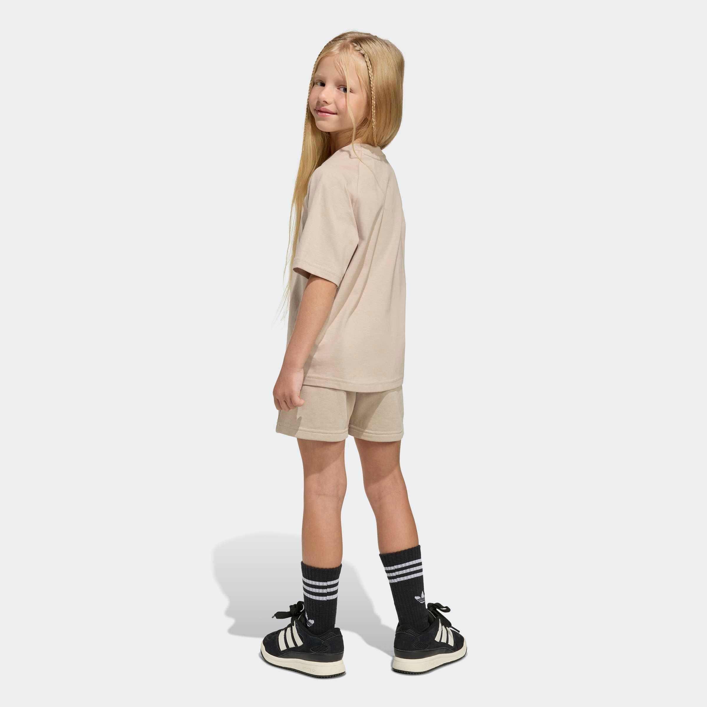 adidas Originals Trainingsanzug »LOCKERES KURZES -SET MIT TREFOIL« 2 tlg.