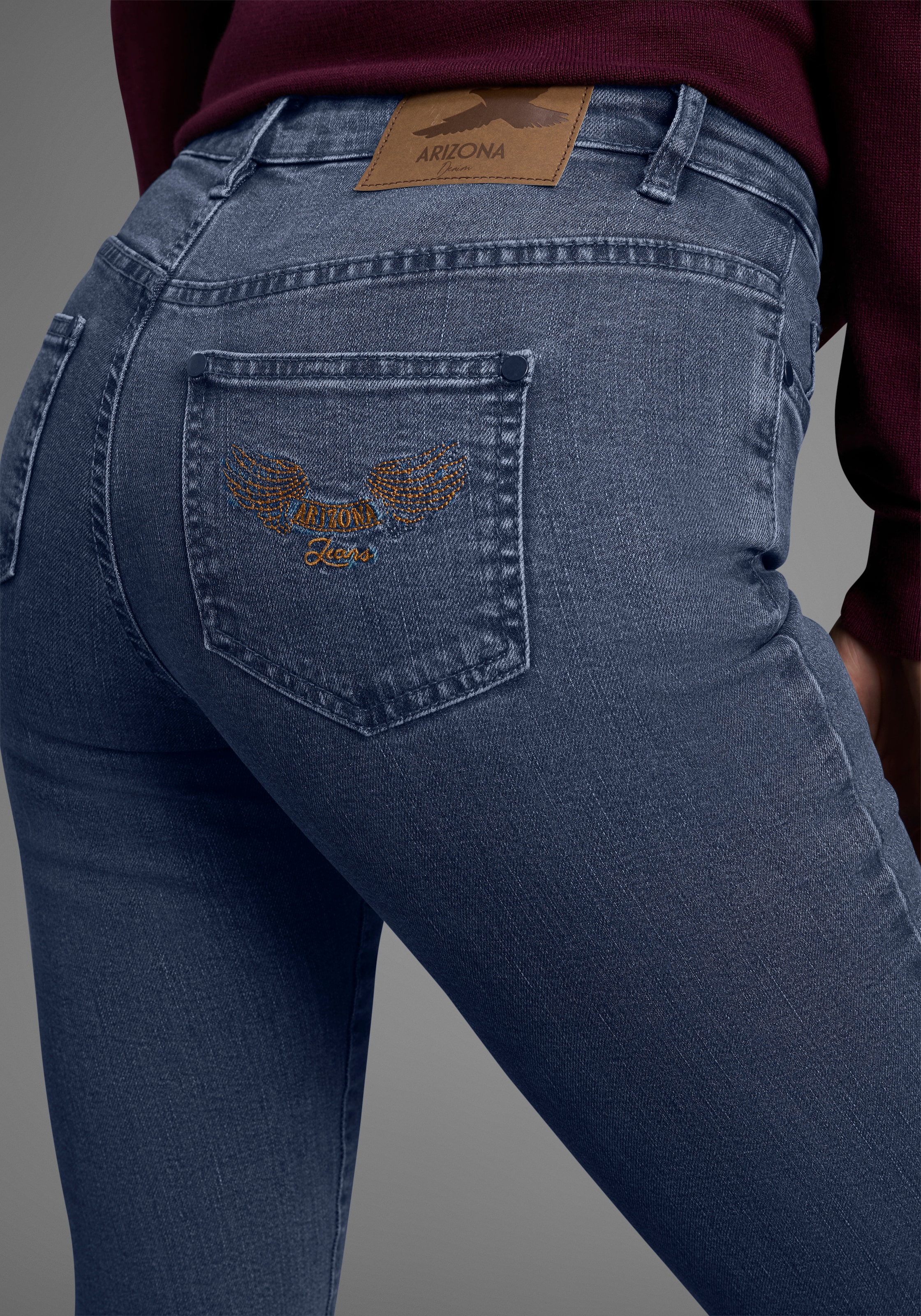 Arizona Bootcut-Jeans »Comfort-Fit« ausgestellte Beinform,  mit Eingrifftaschen,  High-Waist