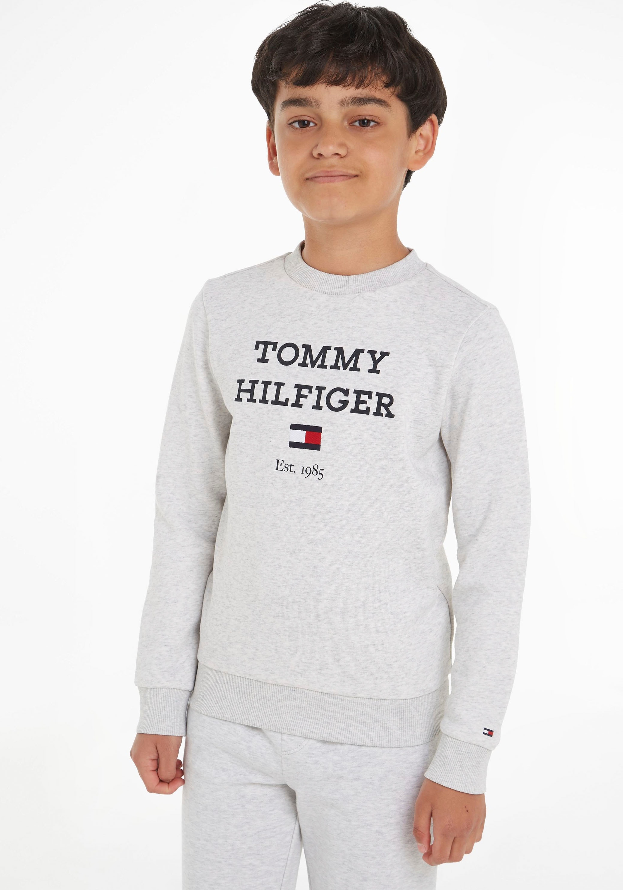 kaufen LOGO Mindestbestellwert Tommy Sweatshirt mit Logo grossem »TH SWEATSHIRT«, Hilfiger ohne Trendige