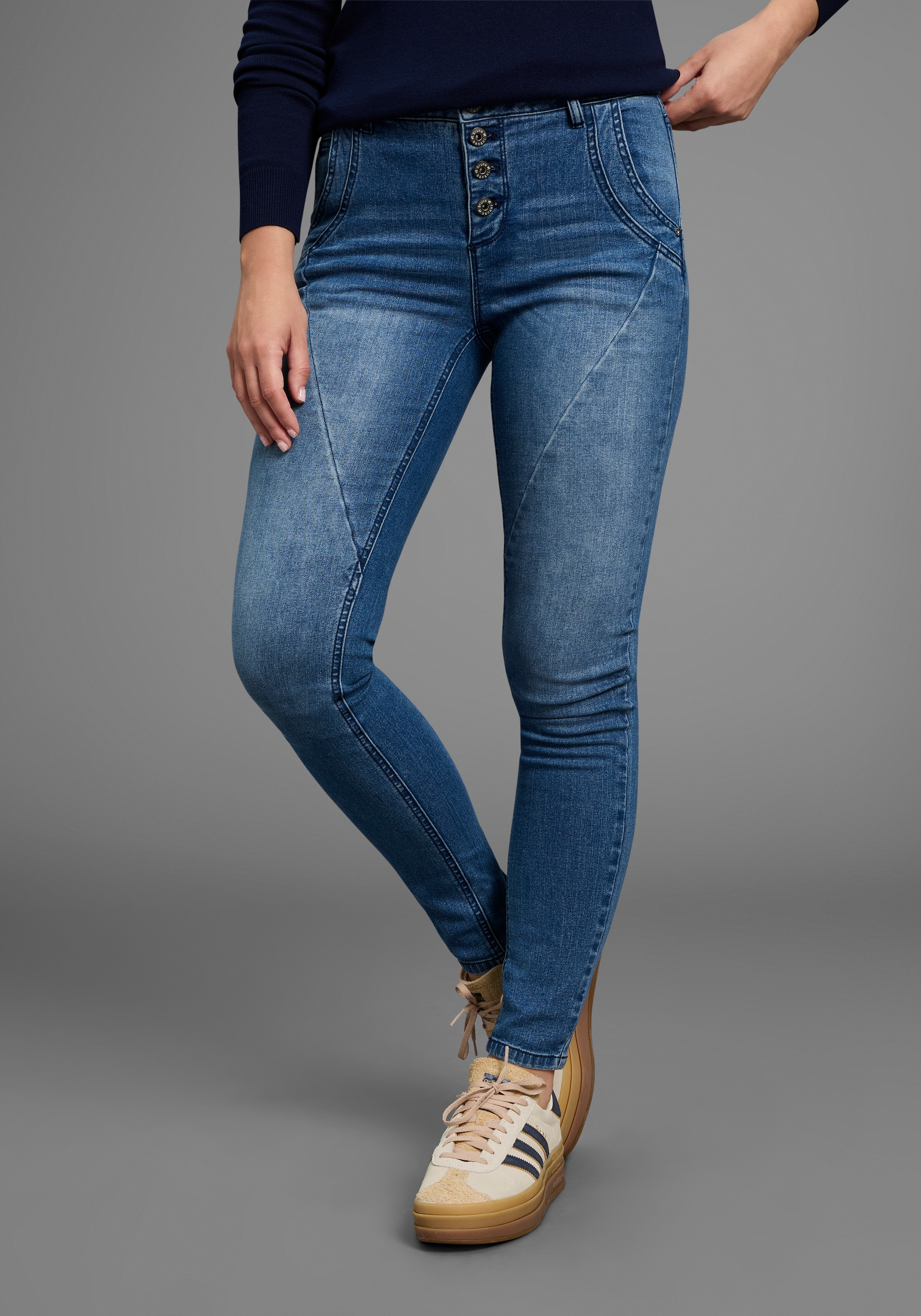 Image of Bruno Banani Skinny-fit-Jeans extraenger Schnitt, normale Leibhöhe, mit Gesäss- und Eingrifftaschen