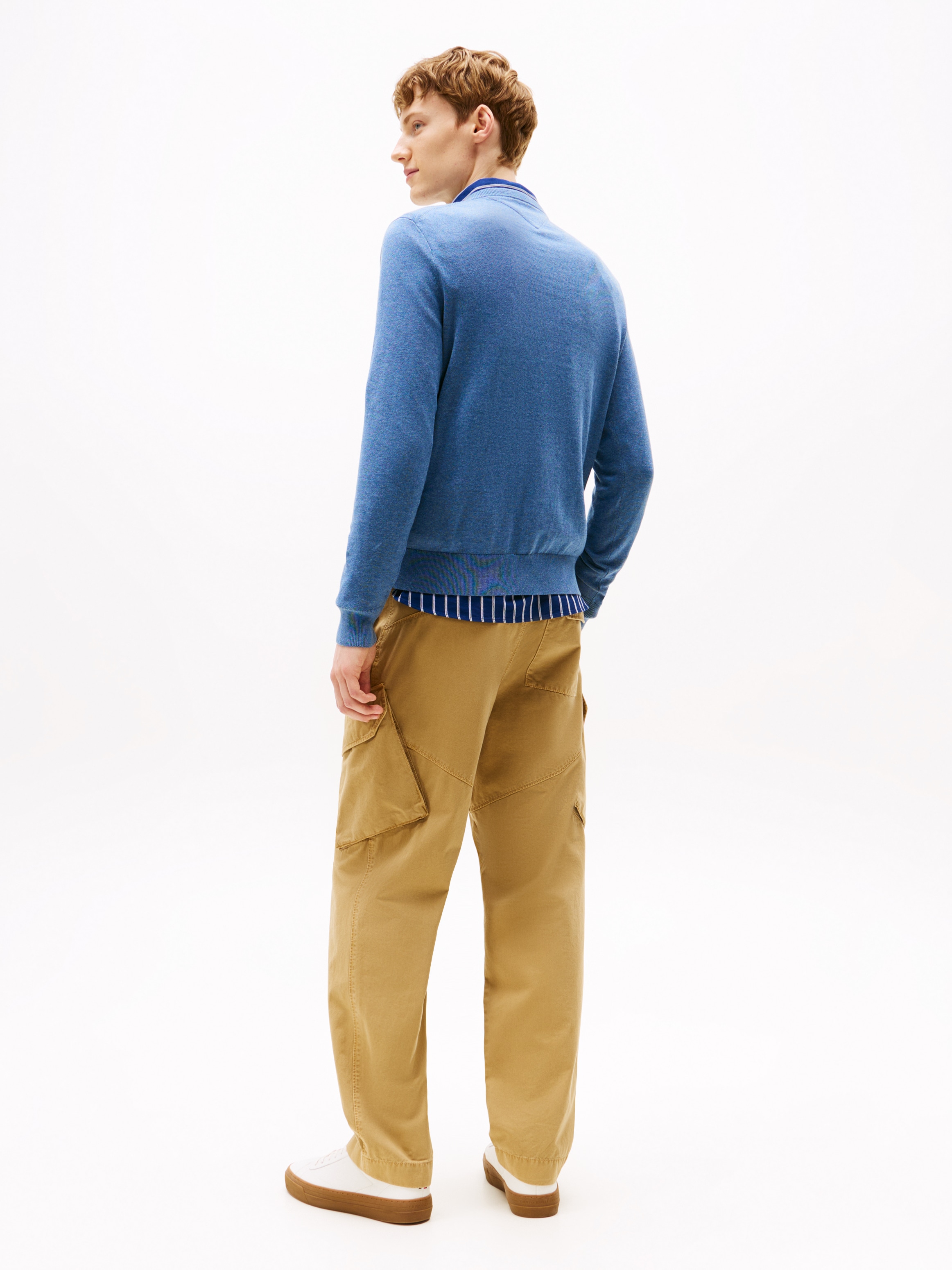 Tommy Hilfiger Strickpullover »ESSENTIAL COTTON V NECK mit V-Ausschnitt und Stickerei«, unifarben, casual, regular fit, Baumwolle, V-Ausschnitt