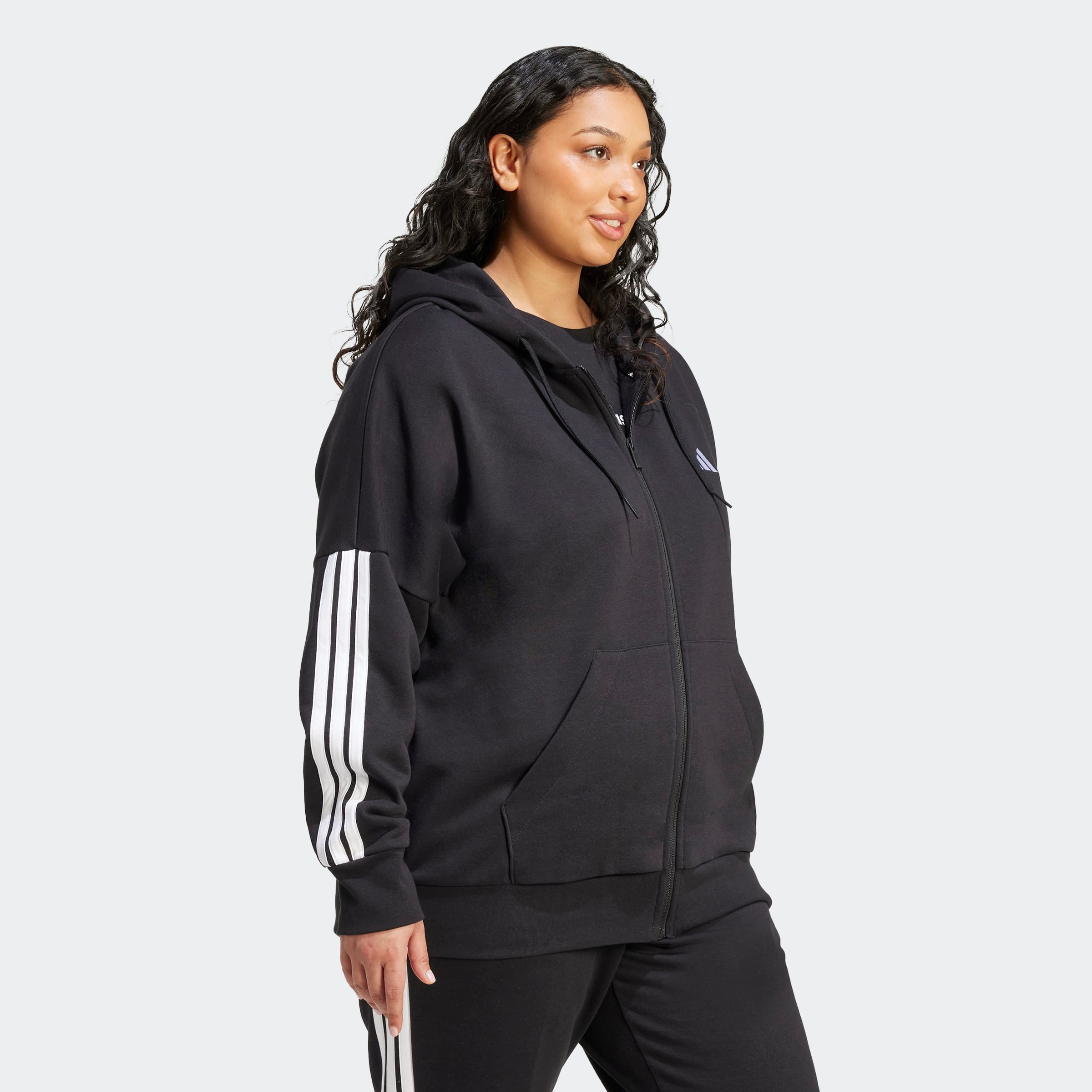 adidas Sportswear Kapuzensweatjacke "ESSENTIALS 3-STREIFEN FULL-ZIP FLEECE (GROSSE GRÖSSEN)" mit Kapuze, in normaler Länge