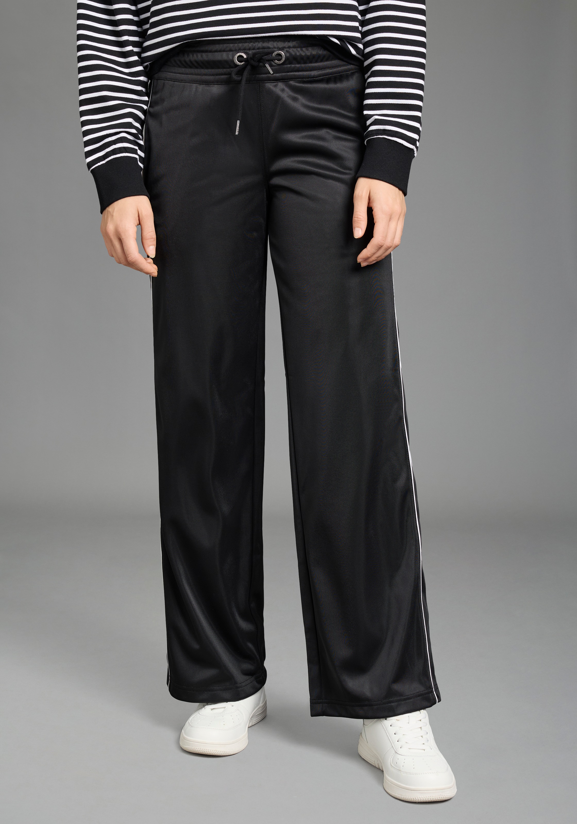 Image of KangaROOS Sporthose casual Trikot-Hose, bequemer Schnitt, mit Bindeband am Bund