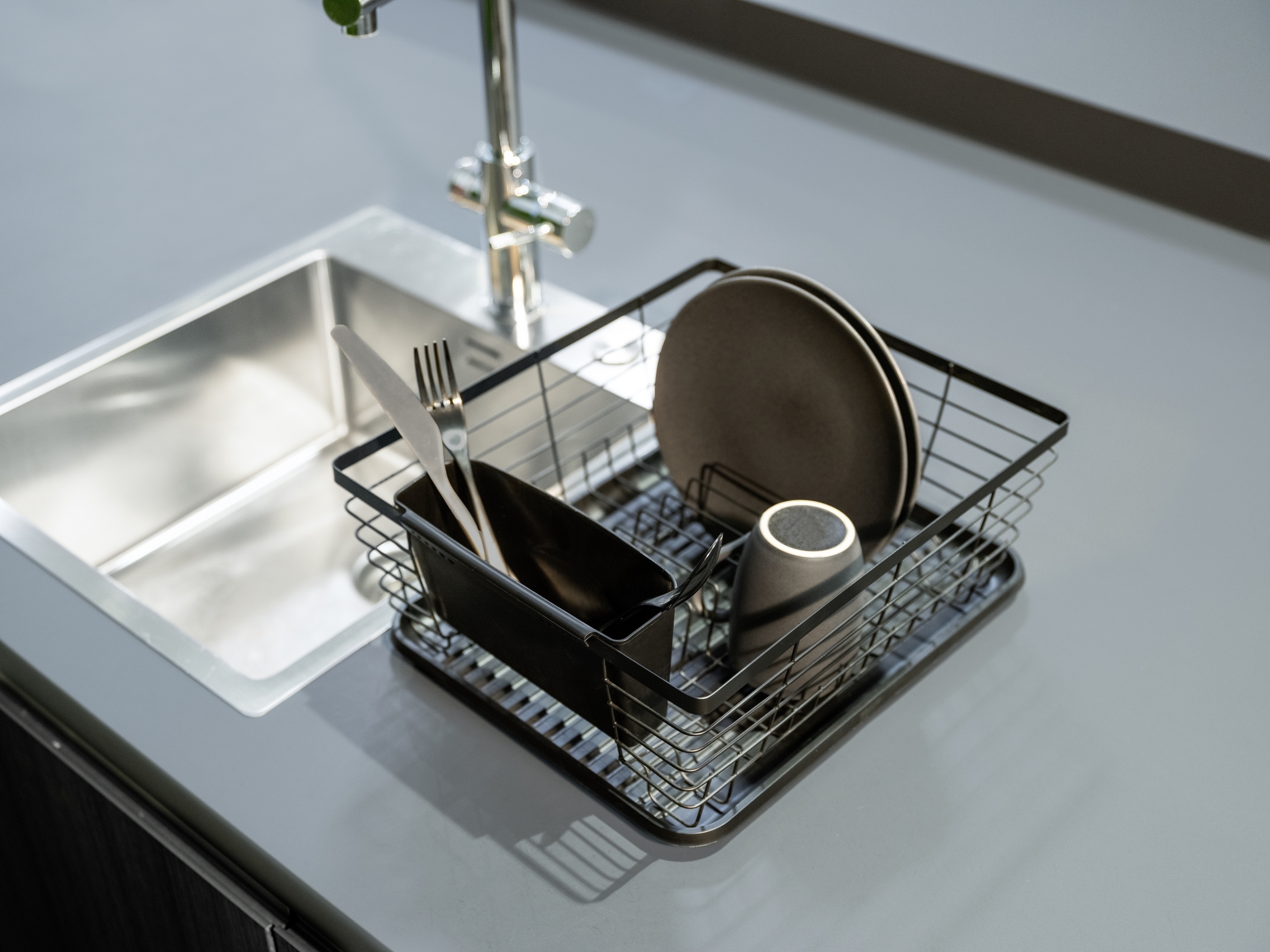 WENKO Trockenständer »Modell Drip« Abtropfgestell für Geschirr, mit Abtropfschale und Besteckkorb