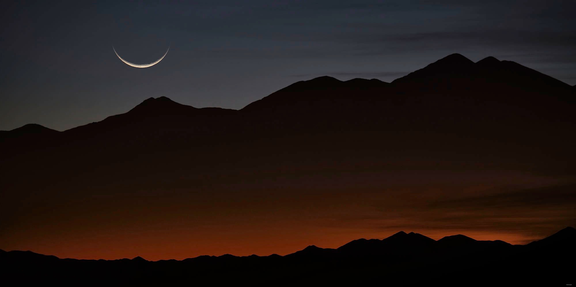 Image of Komar Fototapete »Red Shining Mountain«, bedruckt-Comic-Retro-mehrfarbig, BxH: 300x150 cm bei Ackermann Versand Schweiz