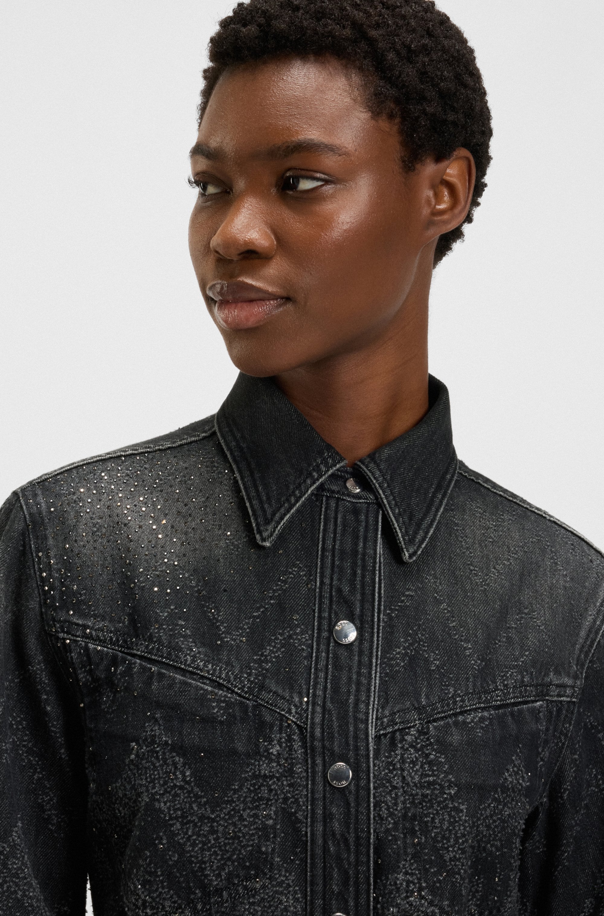 BOSS ORANGE Hemdbluse »SHIRT LS 1.0 Premium Damenmode« in verkürzter Länge, mit Lasertextur