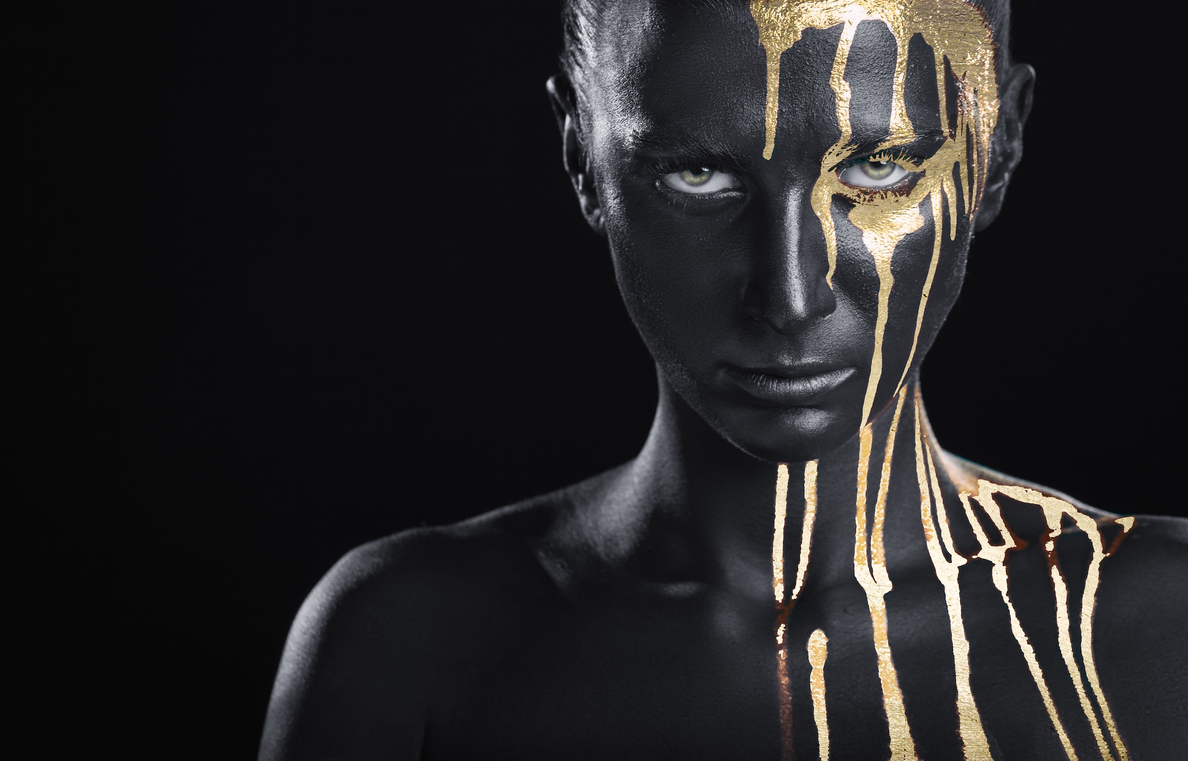 Image of queence Acrylglasbild "Anubis" Bilder von Frauen Fashion Frau Gemälde Magazincover Mode Modern 1 Stk. tlg. von Hand eingearbeitete Blattgold Applikationen