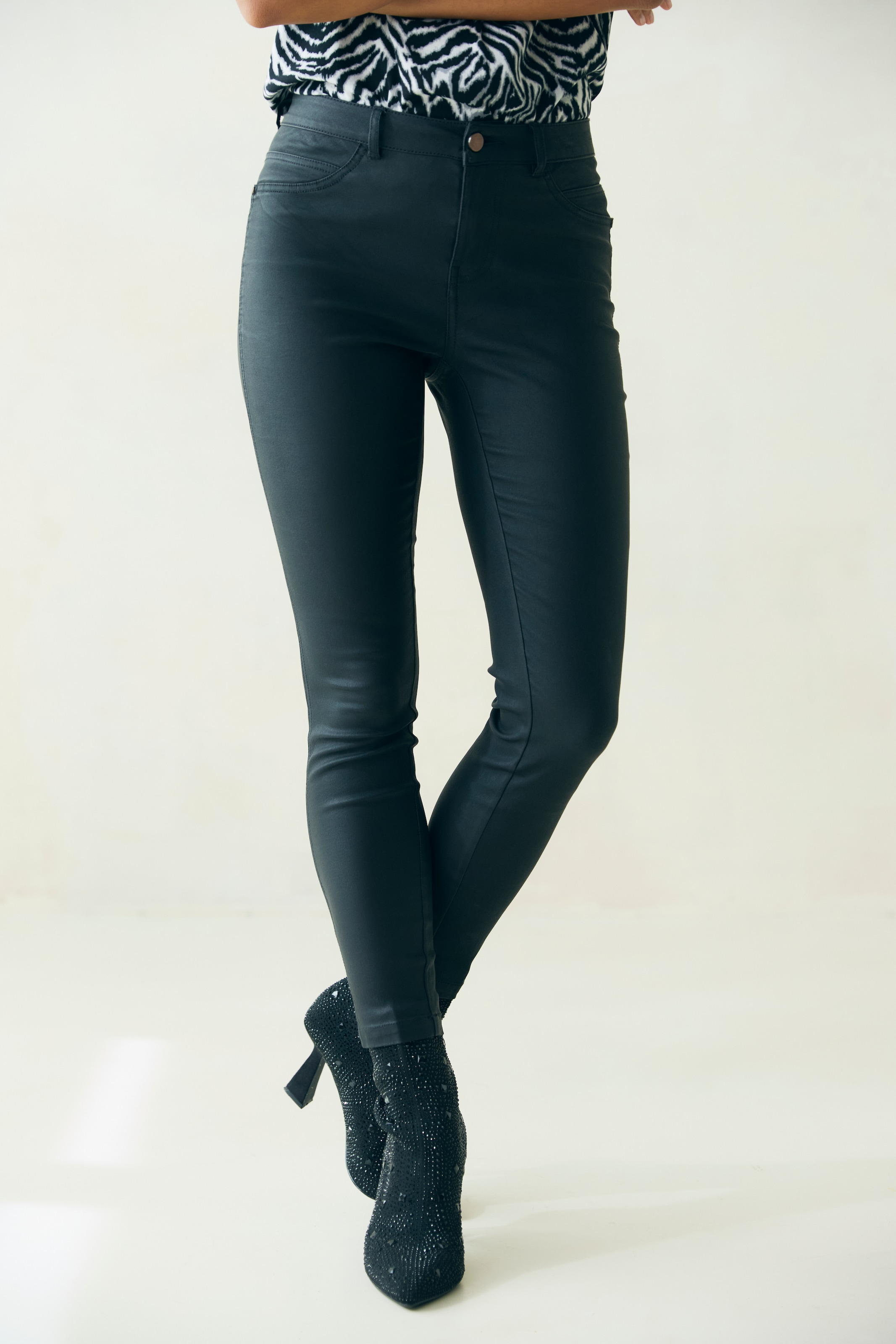 Image of LASCANA Lederimitathose in schmaler Passform, figurbetonte Jeggings mit Stretchanteil
