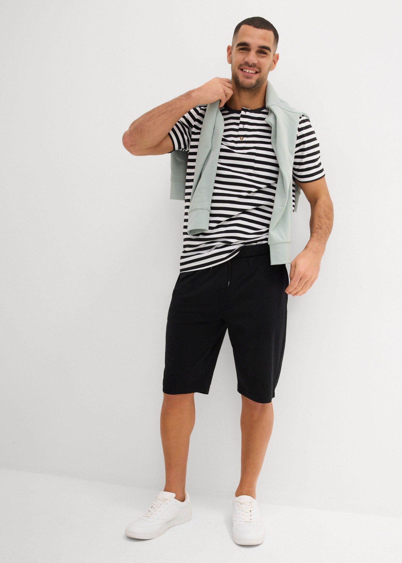 bonprix Short  en coton et polyester, Regular Fit, qualité légère