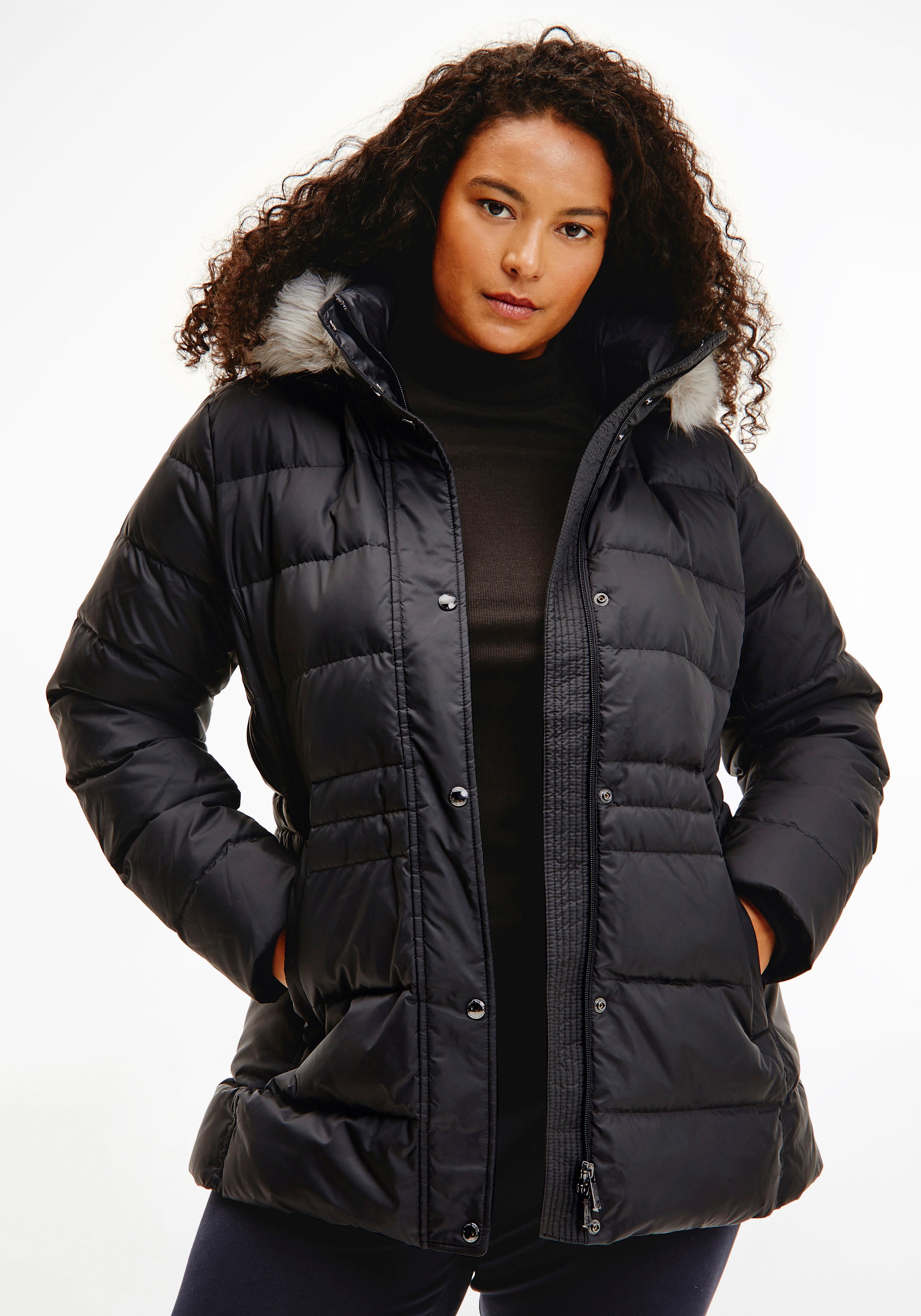 Image of Tommy Hilfiger Curve Daunenjacke »CRV TH ESS TYRA DOWN JKT FUR«, mit Fellimitat an der Kapuze bei Ackermann Versand Schweiz