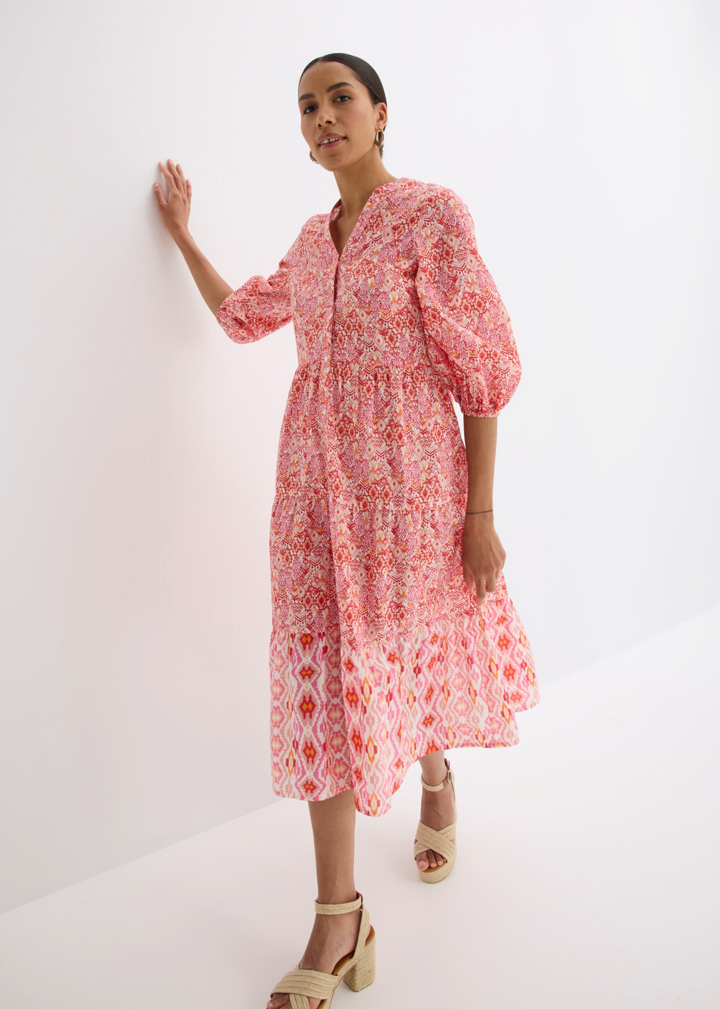 bonprix Robe midi en coton, coupe cintrée, manches 3/4, sans col