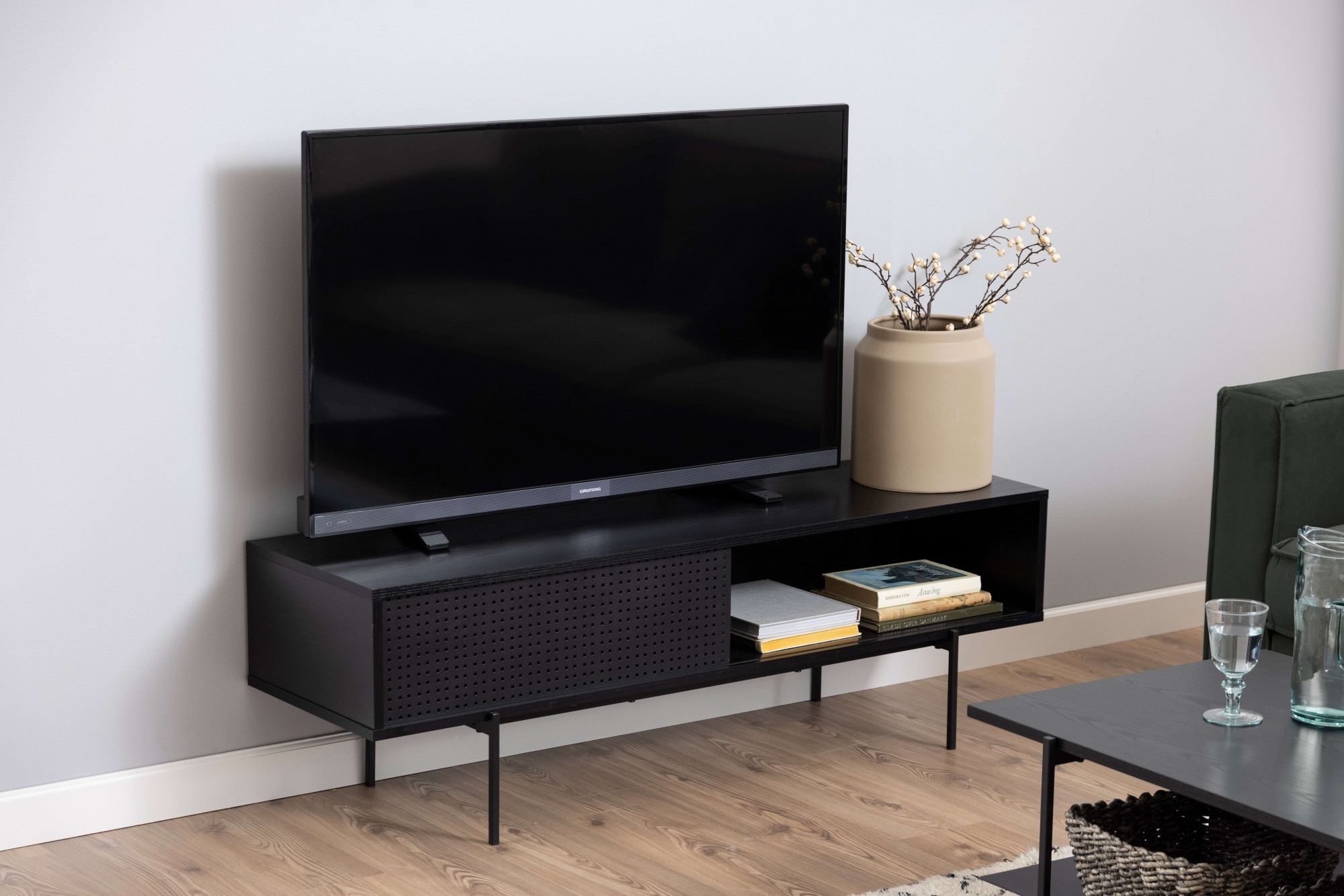 ACTONA GROUP TV-Schrank »Angus« TV-Bank ,TV Tisch mit 1 Schiebetür schwarz. Höhe 44,50 cm