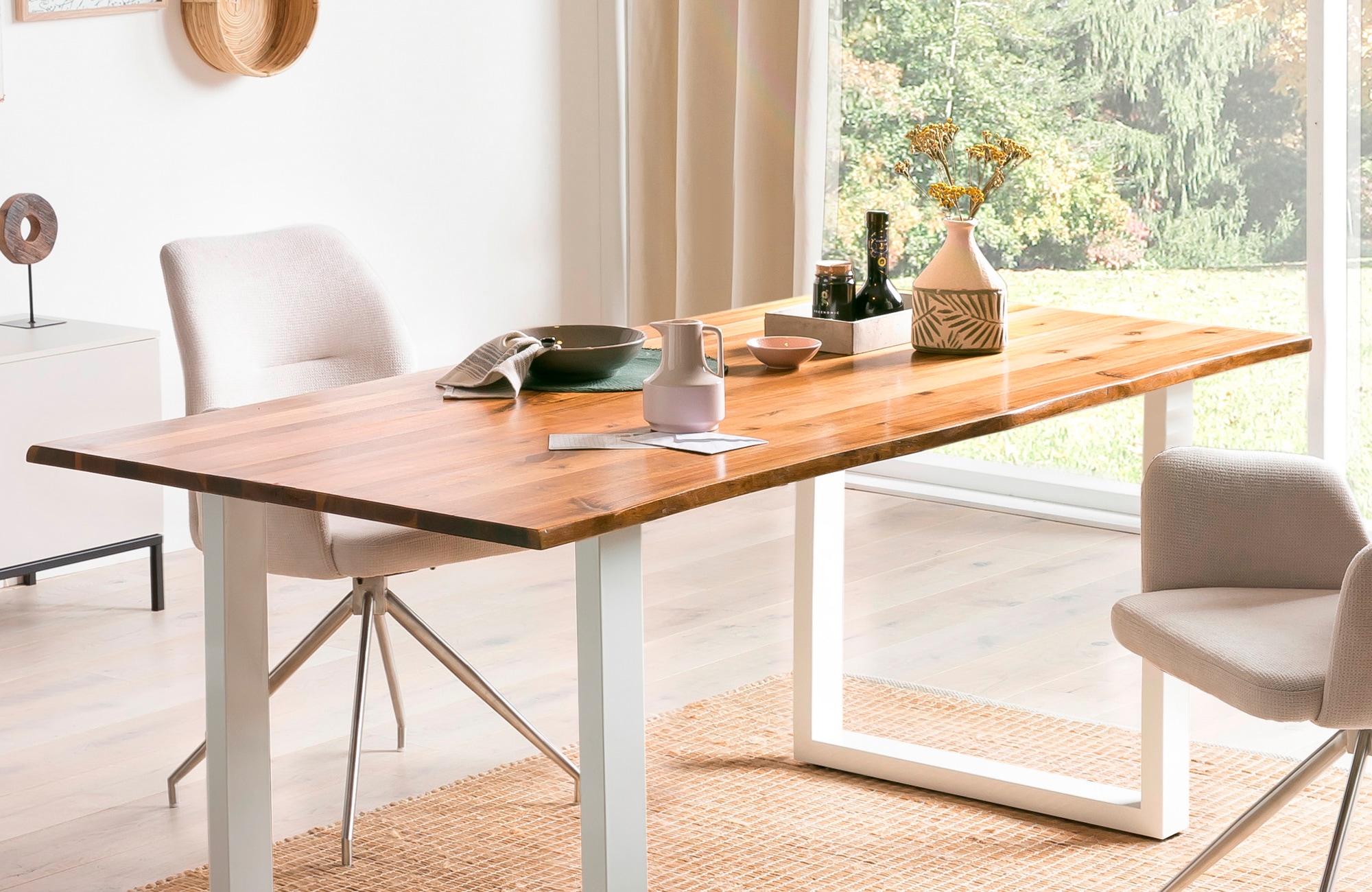 SalesFever Baumkantentisch »Tisch mit Baumkante im Naturlook« Hochwertig verarbeiteter Baumkantentisch