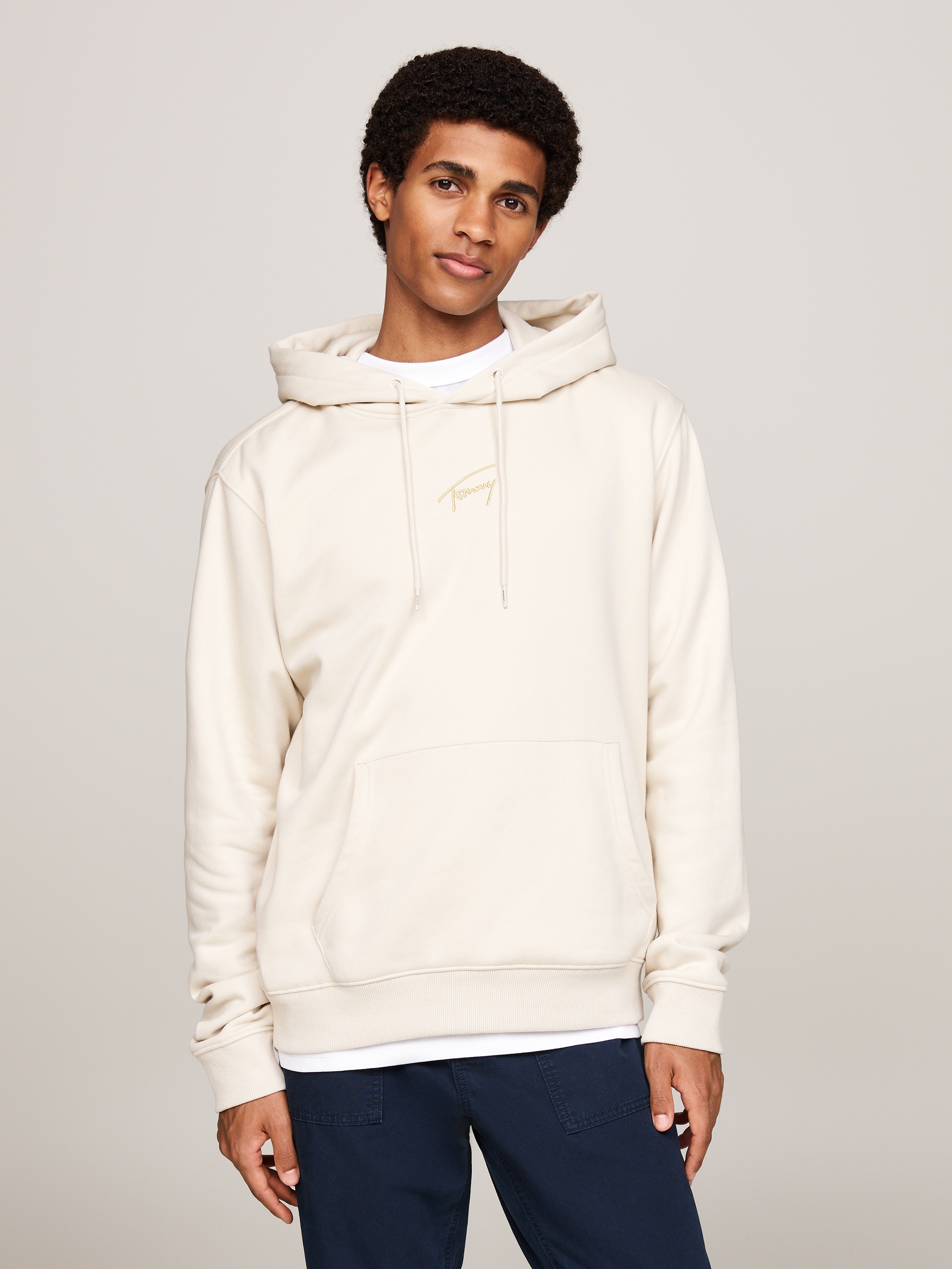 Sweatshirt »TJM REG GOLD SIGNT HOODIE EXT«, mit bestickten Markennamen