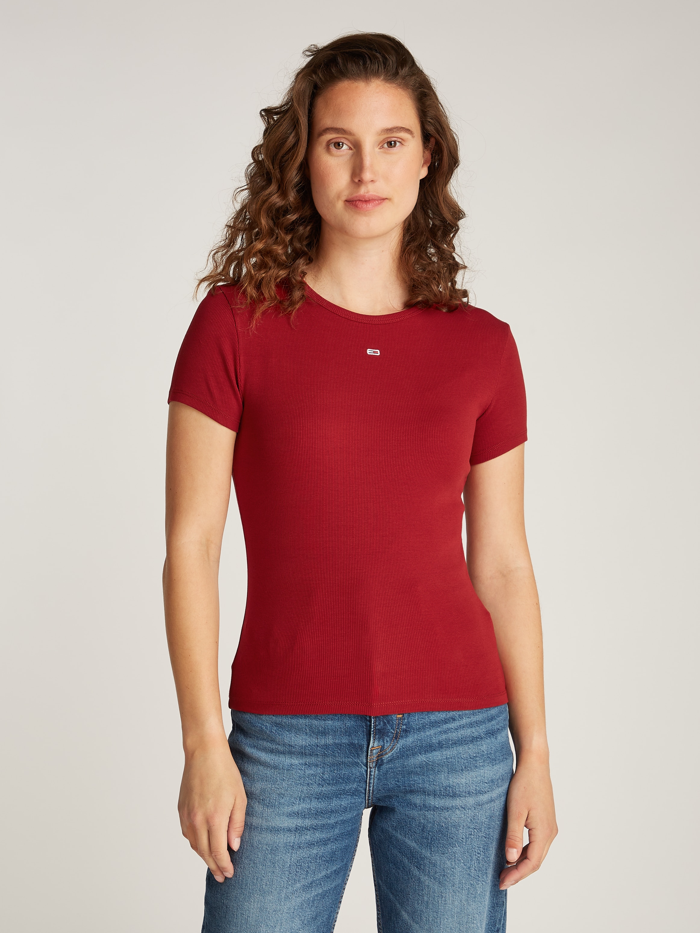 Tommy Jeans T-Shirt »Slim Essential Rib Shirt, Rippshirt Rundhalsshirt«, mit Logostickerei