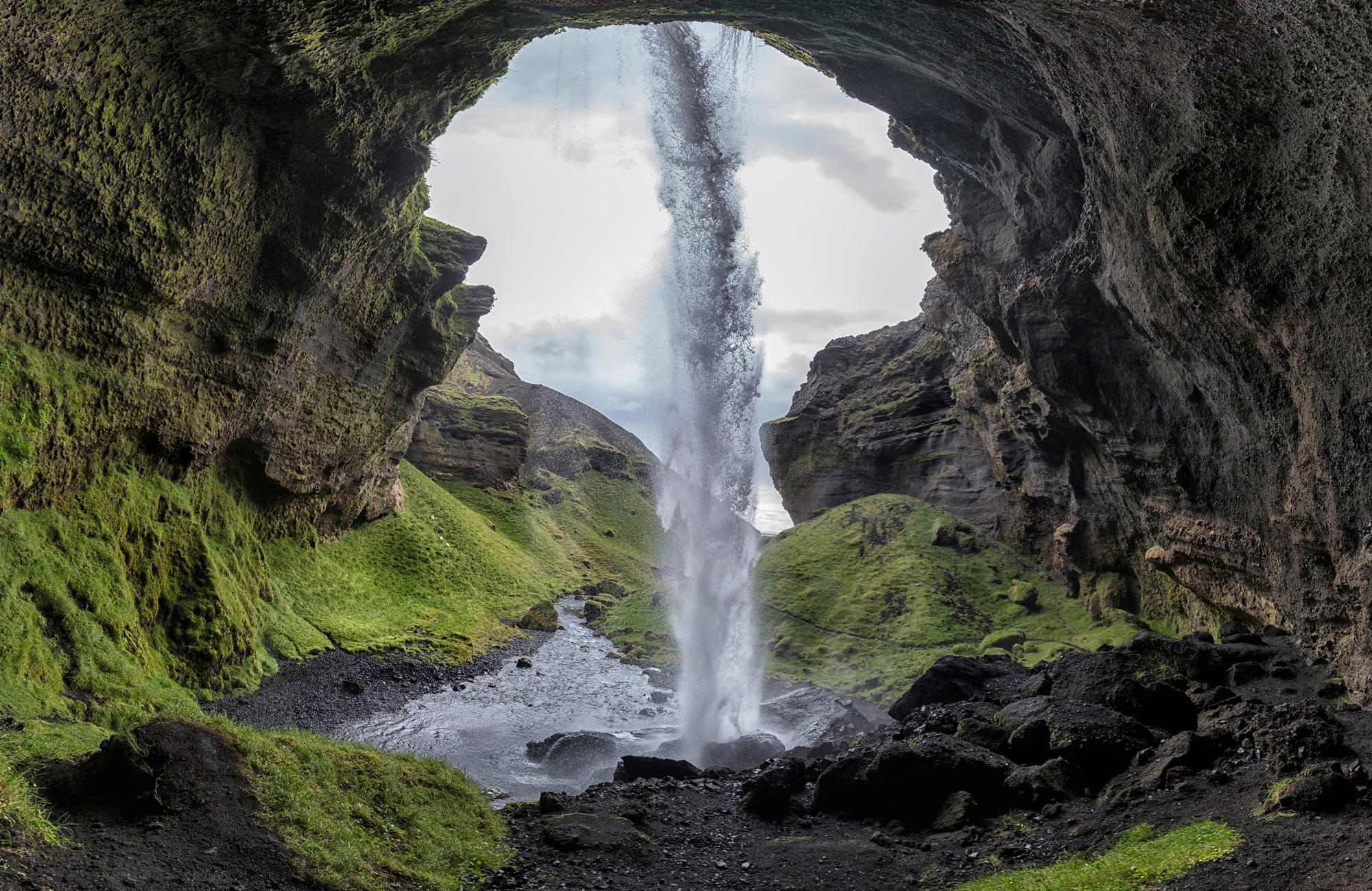 Image of Papermoon Fototapete »Photo-Art BRAGI KORT, VERSTECKTER WASSERFALL«, Vliestapete, hochwertiger Digitaldruck, inklusive Kleister bei Ackermann Versand Schweiz