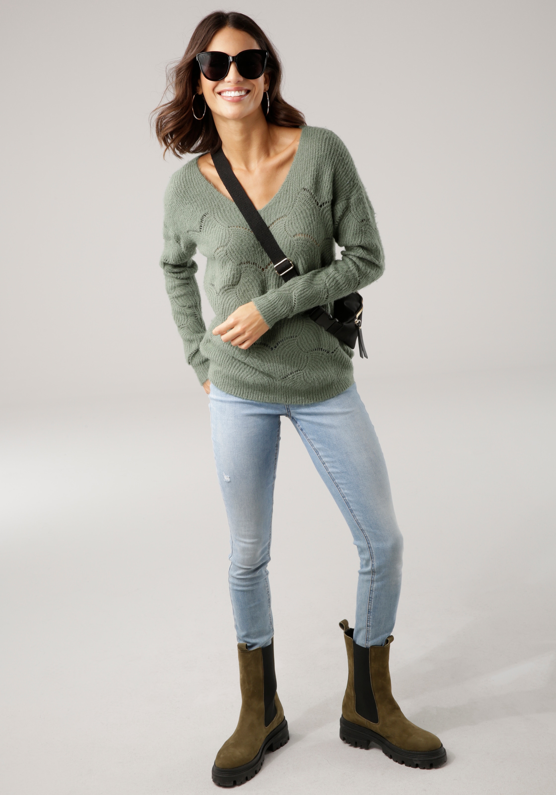 Laura Scott V-Ausschnitt-Pullover, mit modischem Strickmuster