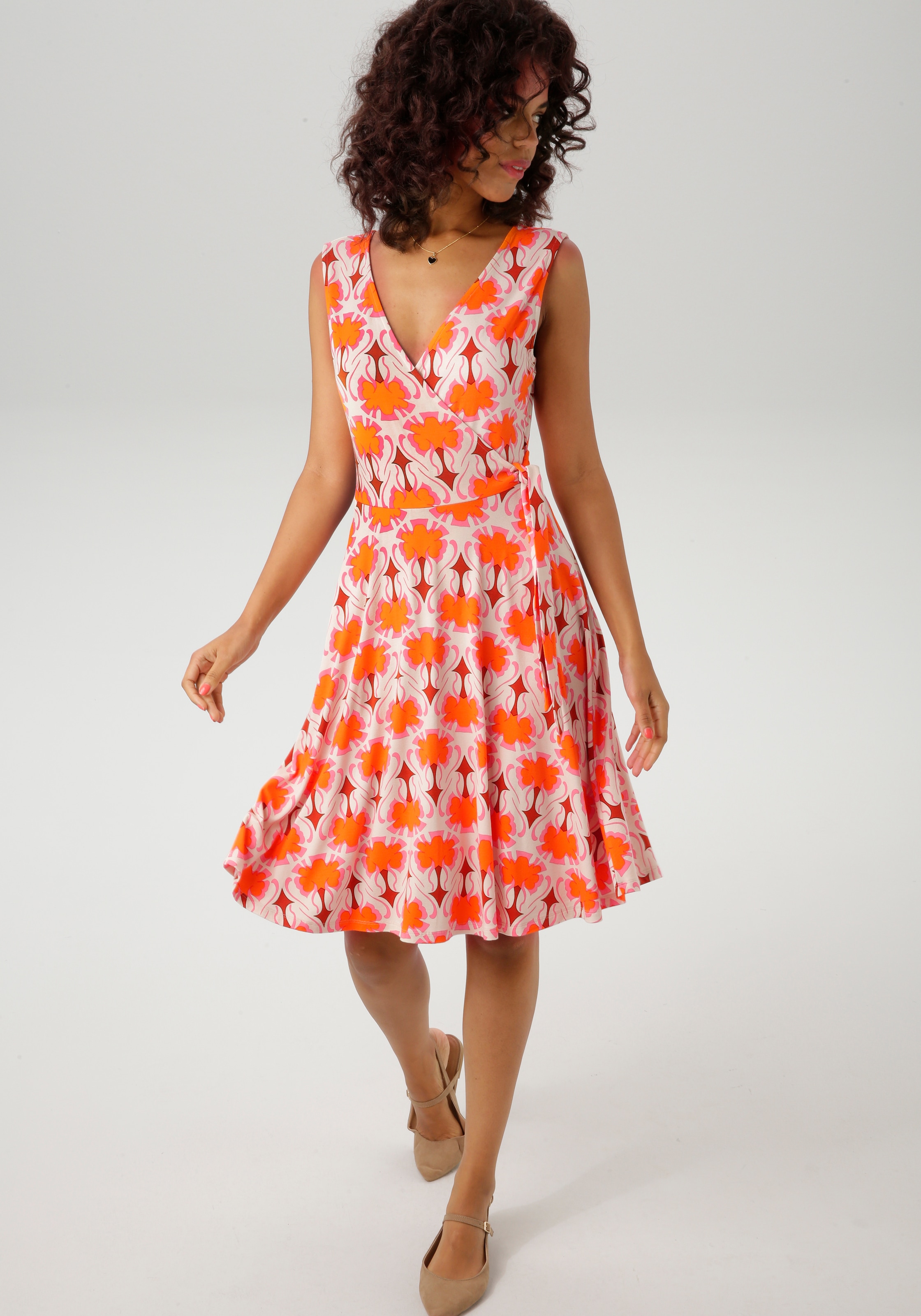 Aniston CASUAL Sommerkleid, mit extravagantem Retro-Muster - jedes Teil ein Unikat
