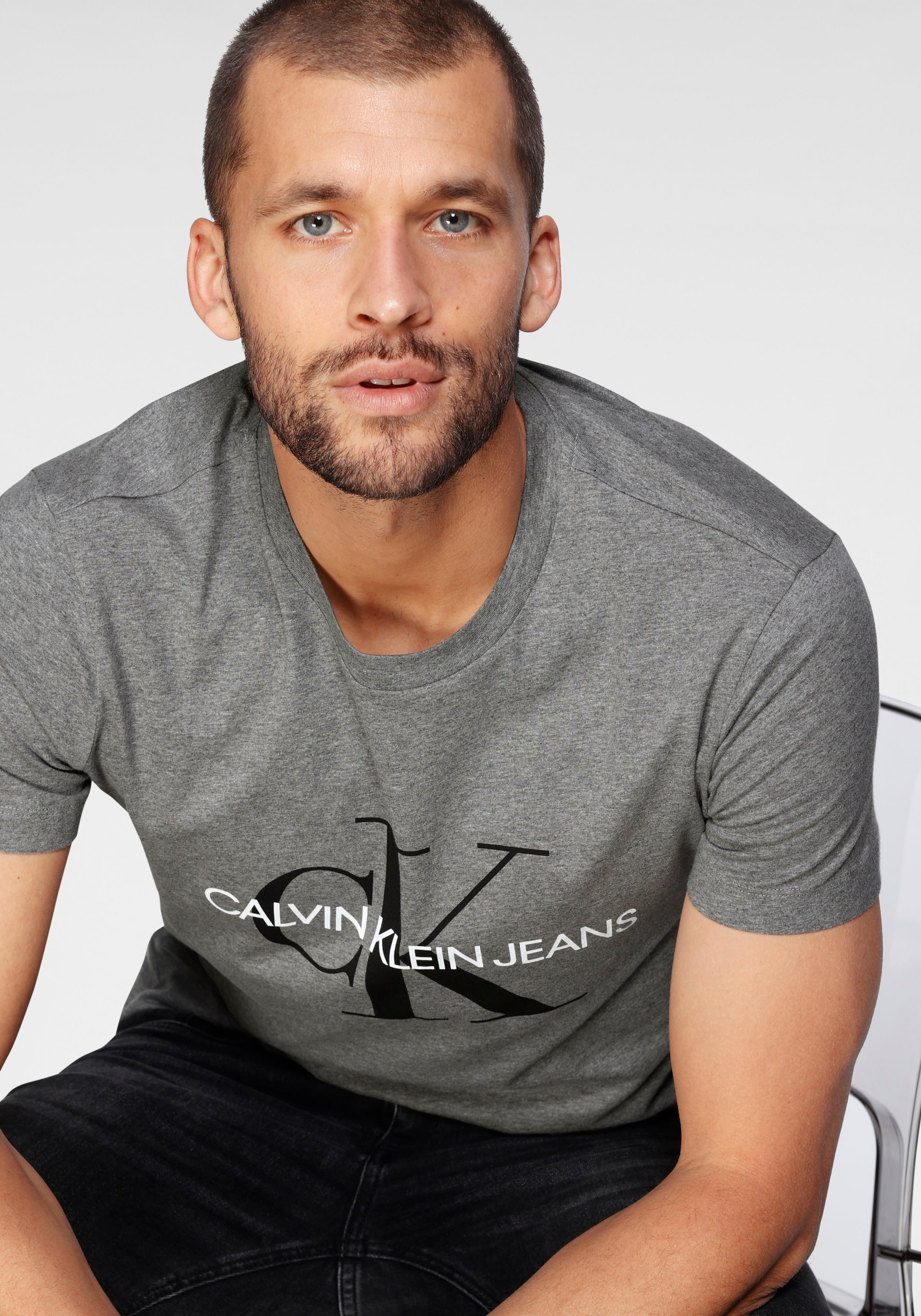 Calvin Klein Jeans T-Shirt »ICONIC MONOGRAM SLIM TEE«, mit grossem CK-Print