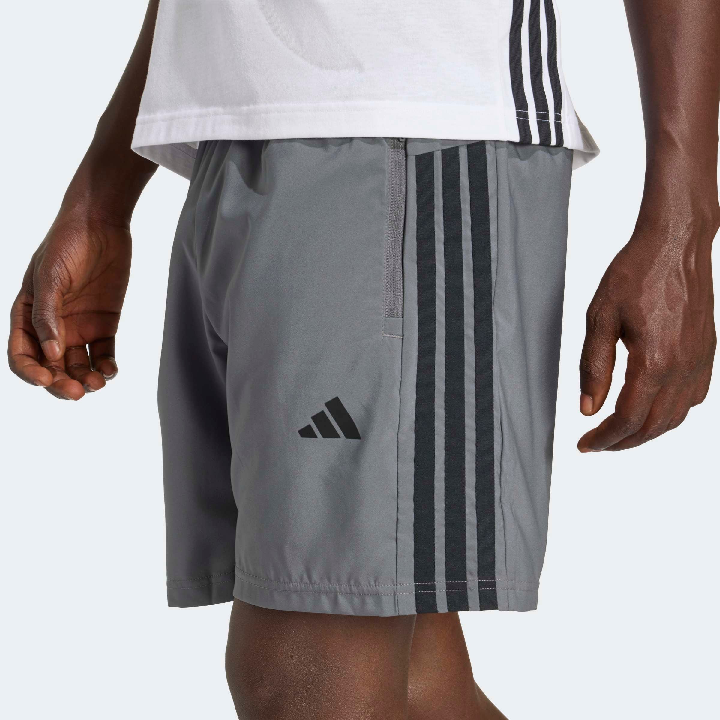 adidas Performance Shorts »WORKOUT ESSENTIALS BASE 3-STREIFEN WOVEN«  für Fitness und Sportmode, normal-weite Passform