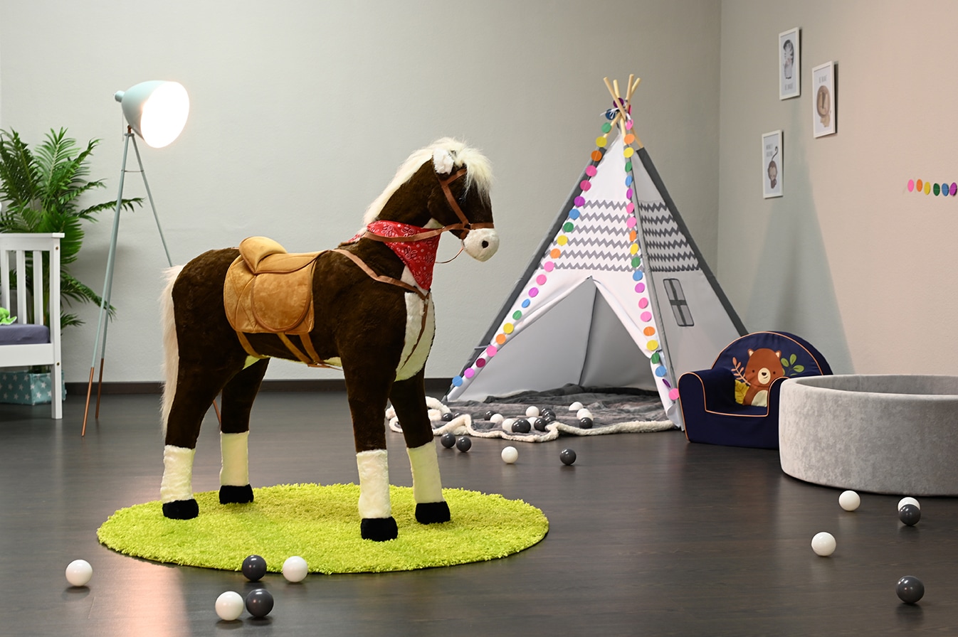 Knorrtoys® Stehpferd »Winnie«, mit Sattel, Zaumzeug und Halstuch