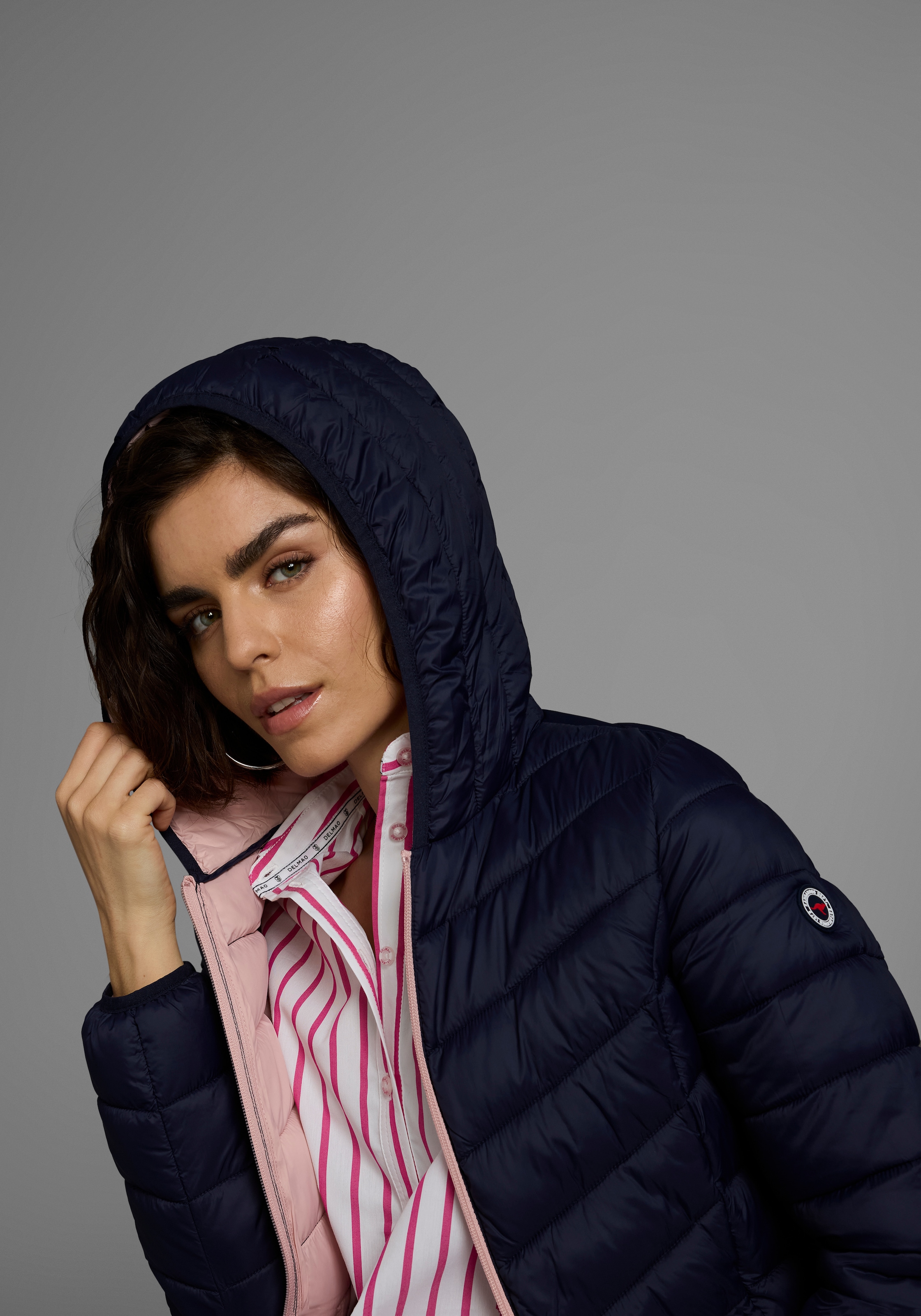 KangaROOS Steppjacke, mit Kapuze, mit kontrastfarbenen Details