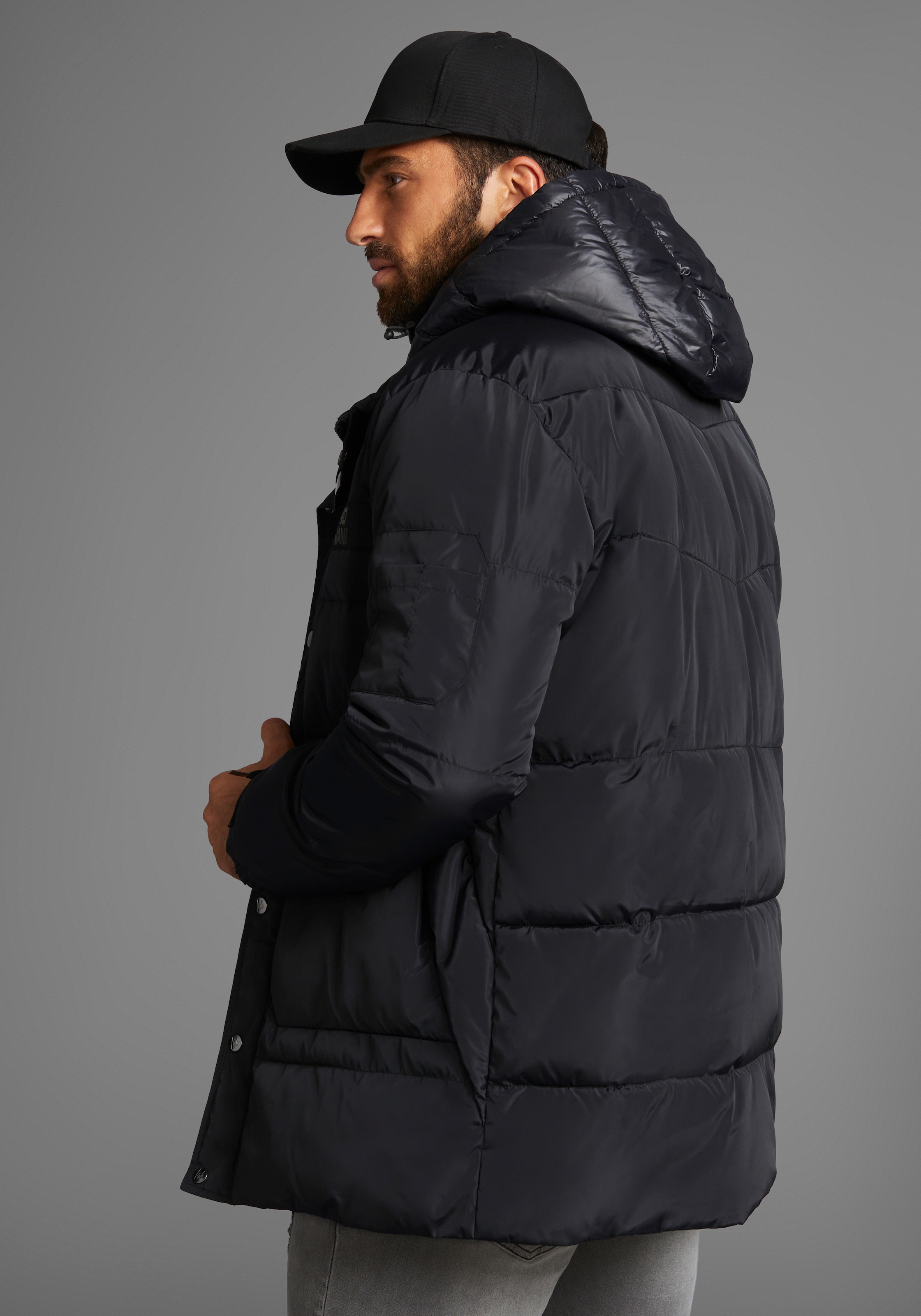 Bruno Banani Winterjacke, mit Kapuze, wärmendes Material, hochschliessender Kragen, verstellbare Kapuze