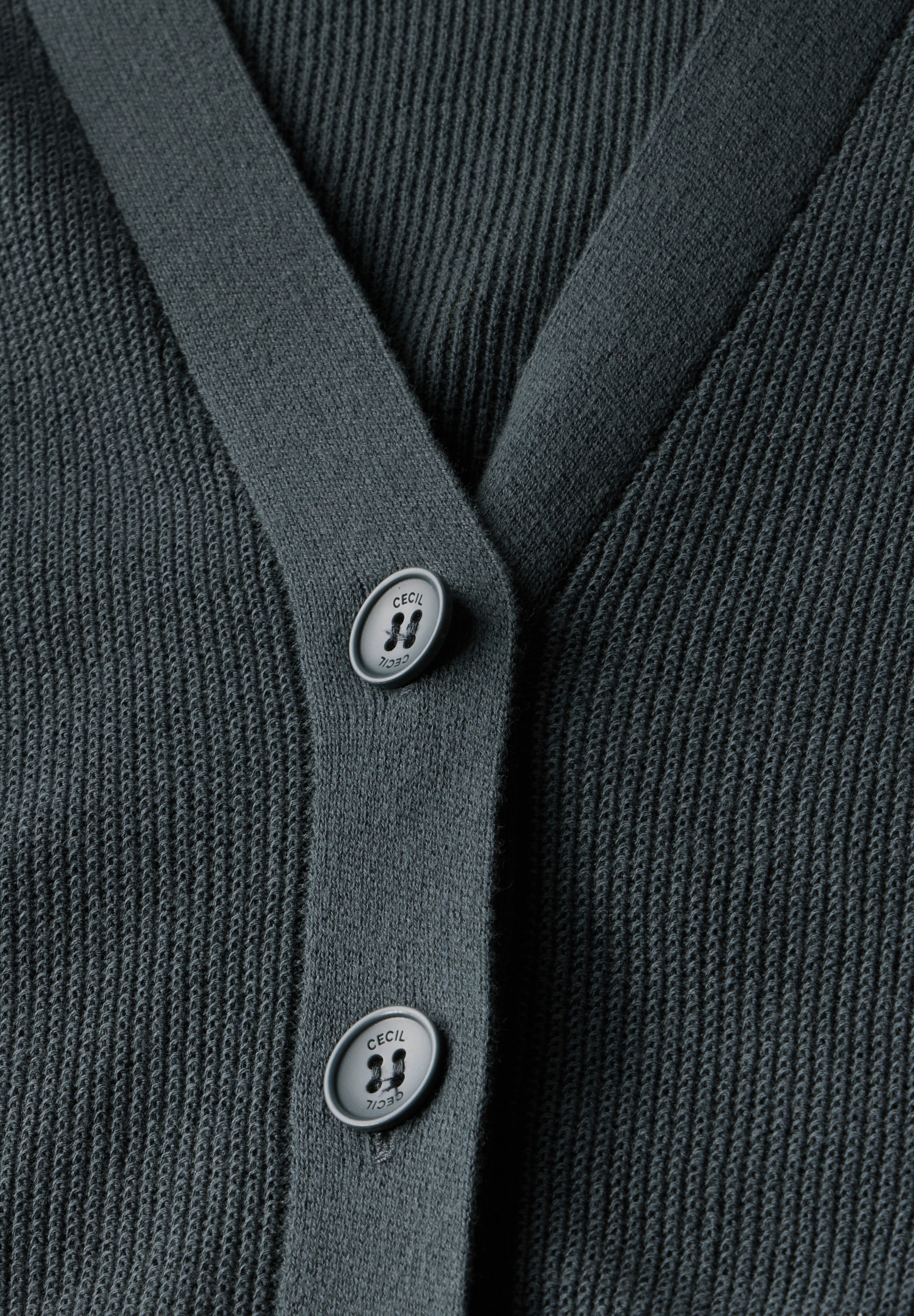 Cecil Cardigan, mit Struktur und Knopfleiste